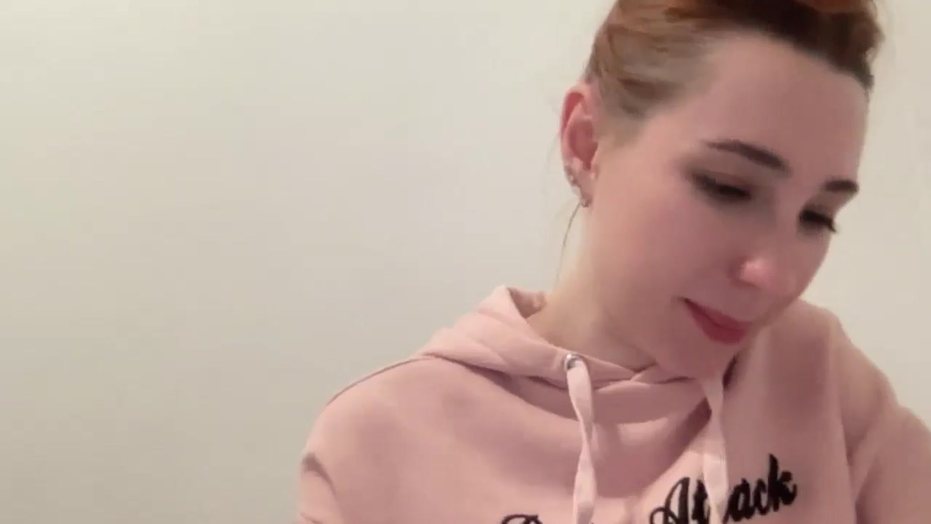 Gallery image thumbnail from Just_I's myfreecams stream on, 12/18/2024, 24:21 image 16 of 20