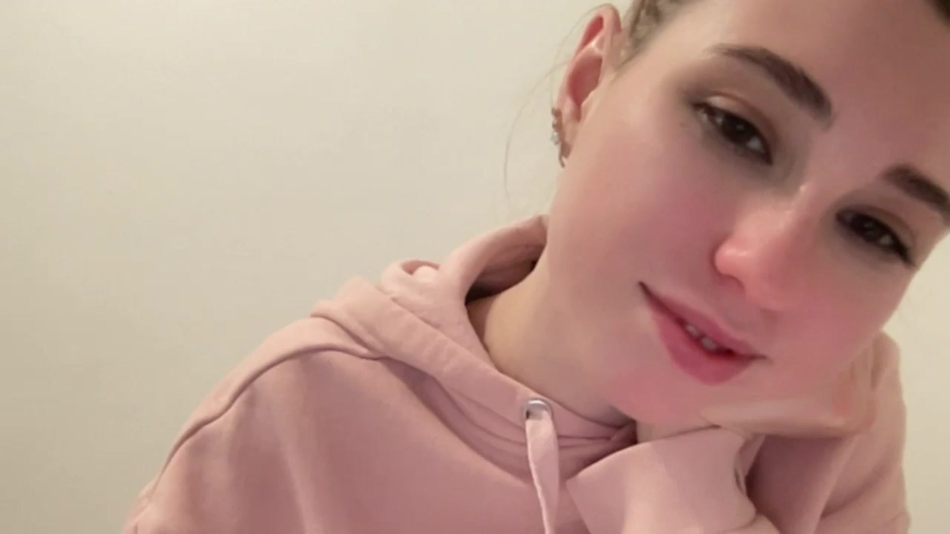 Gallery image thumbnail from Just_I's myfreecams stream on, 12/18/2024, 21:59 image 6 of 20