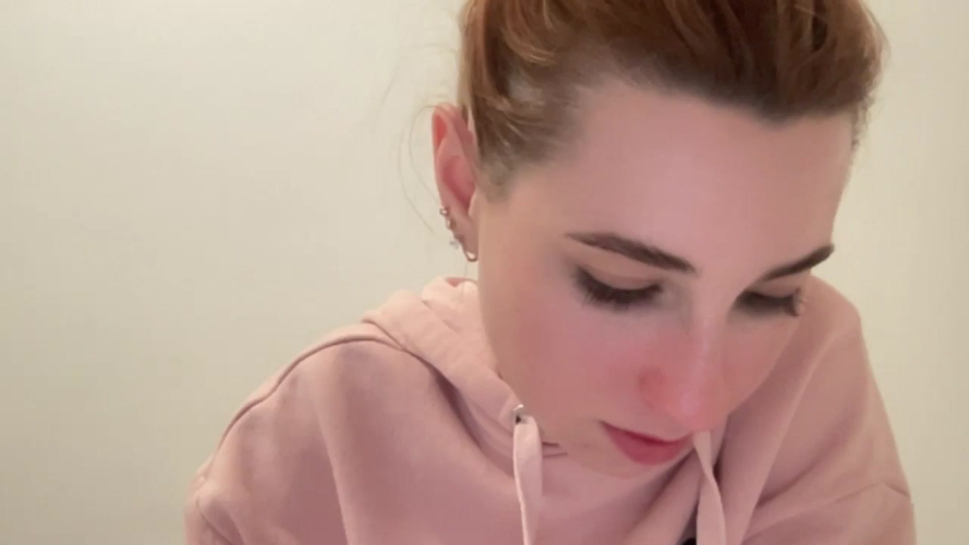 Gallery image thumbnail from Just_I's myfreecams stream on, 12/18/2024, 21:59 image 10 of 20