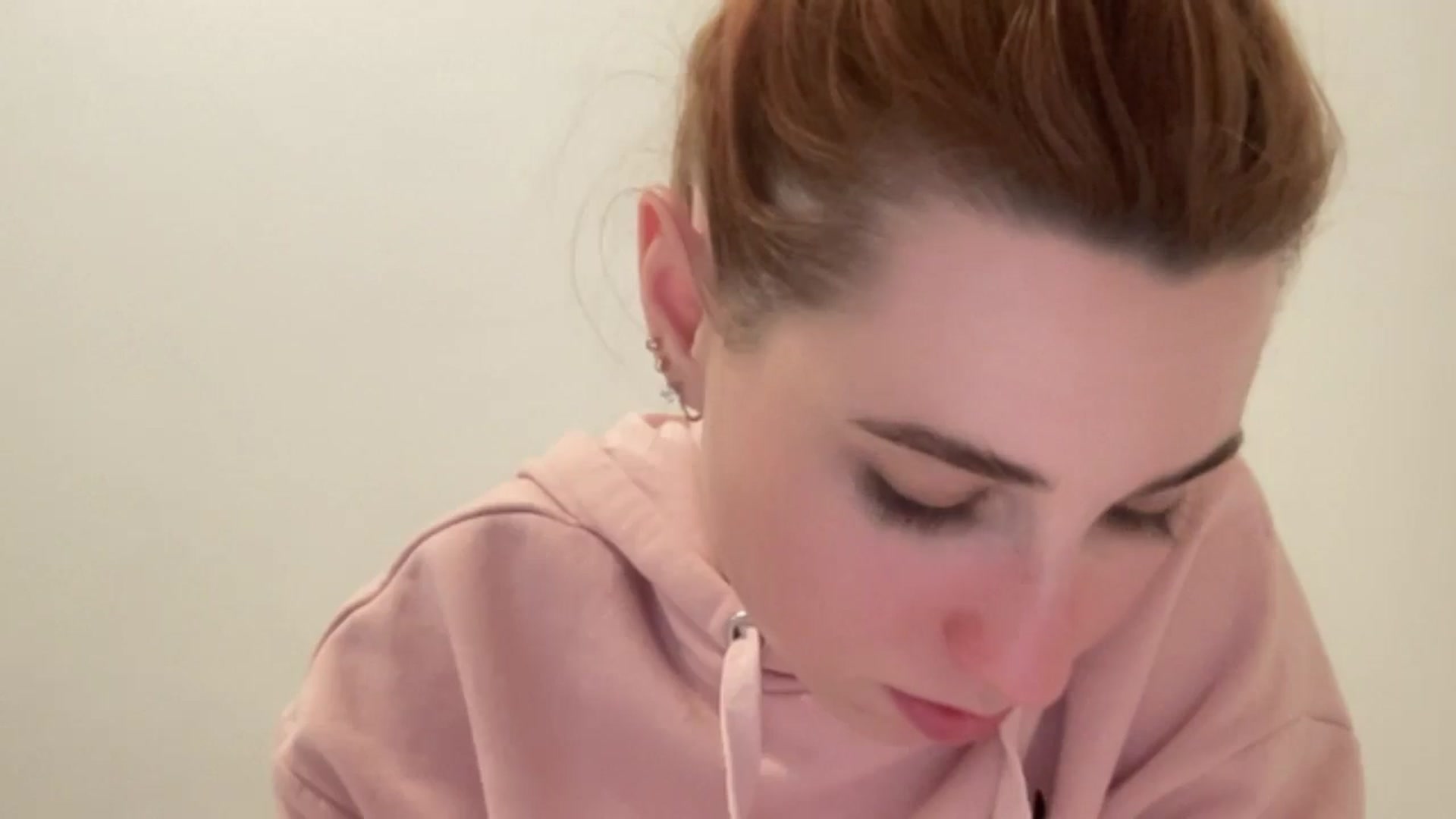 Gallery image thumbnail from Just_I's myfreecams stream on, 12/18/2024, 21:59 image 15 of 20