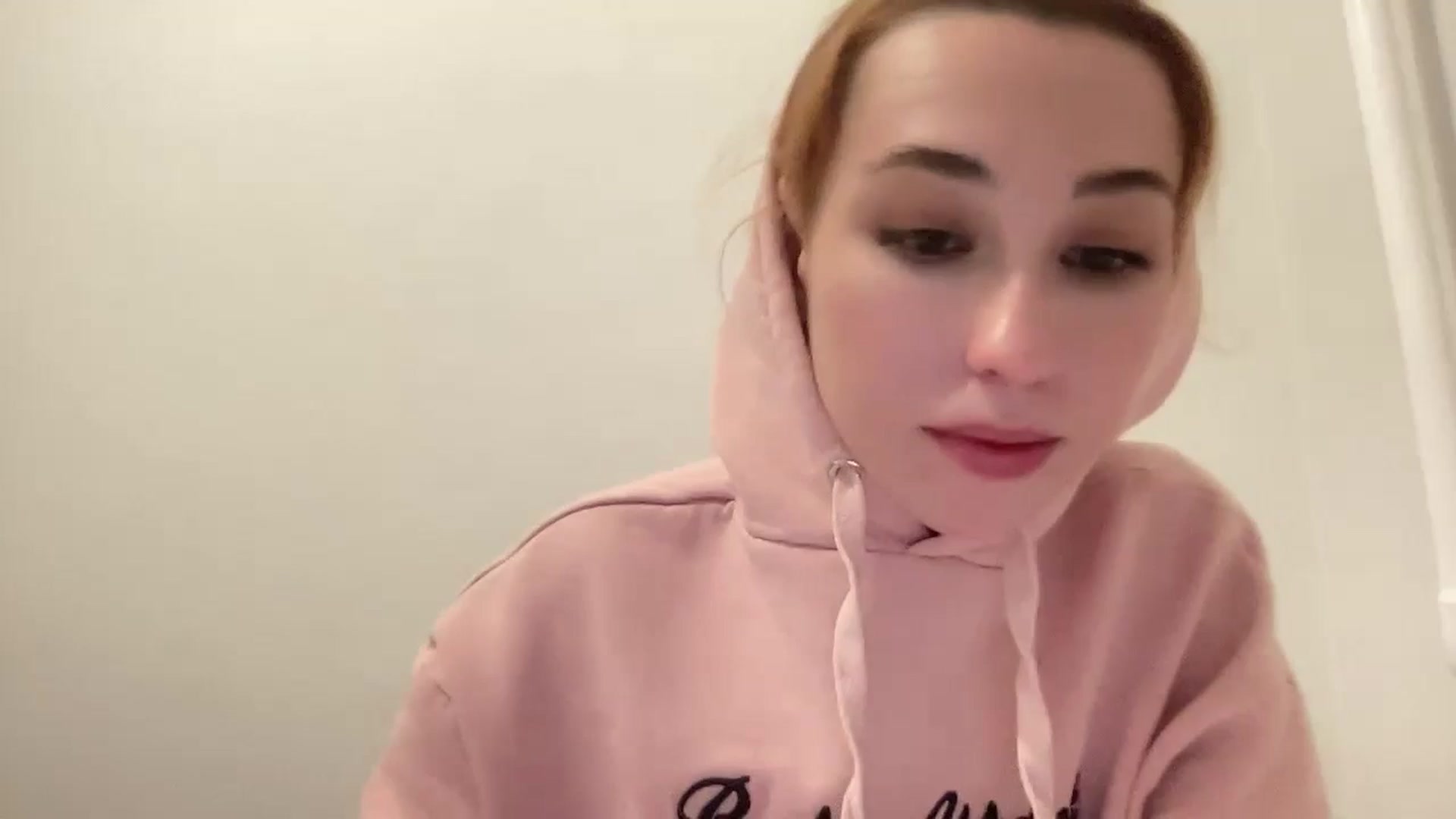 Gallery image thumbnail from Just_I's myfreecams stream on, 12/20/2024, 19:53 image 1 of 20