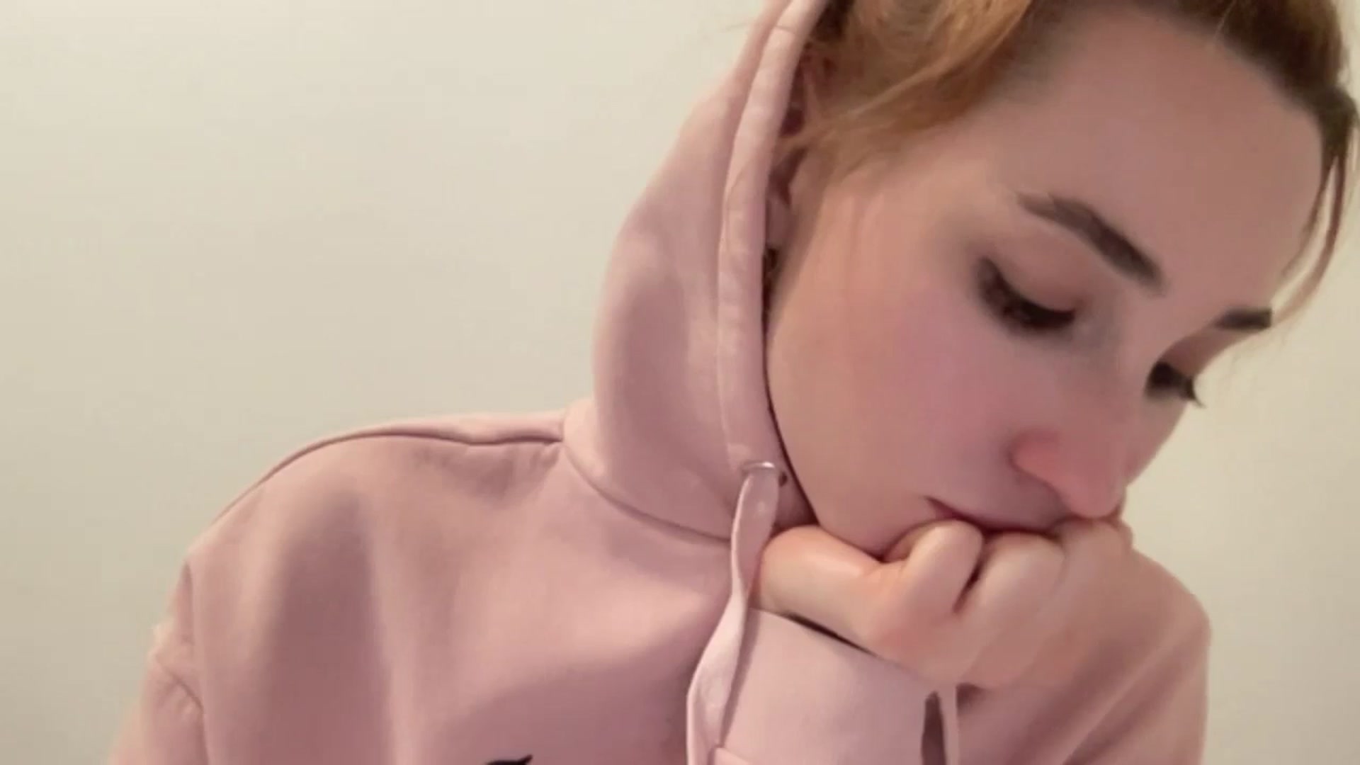 Gallery image thumbnail from Just_I's myfreecams stream on, 12/20/2024, 19:53 image 5 of 20