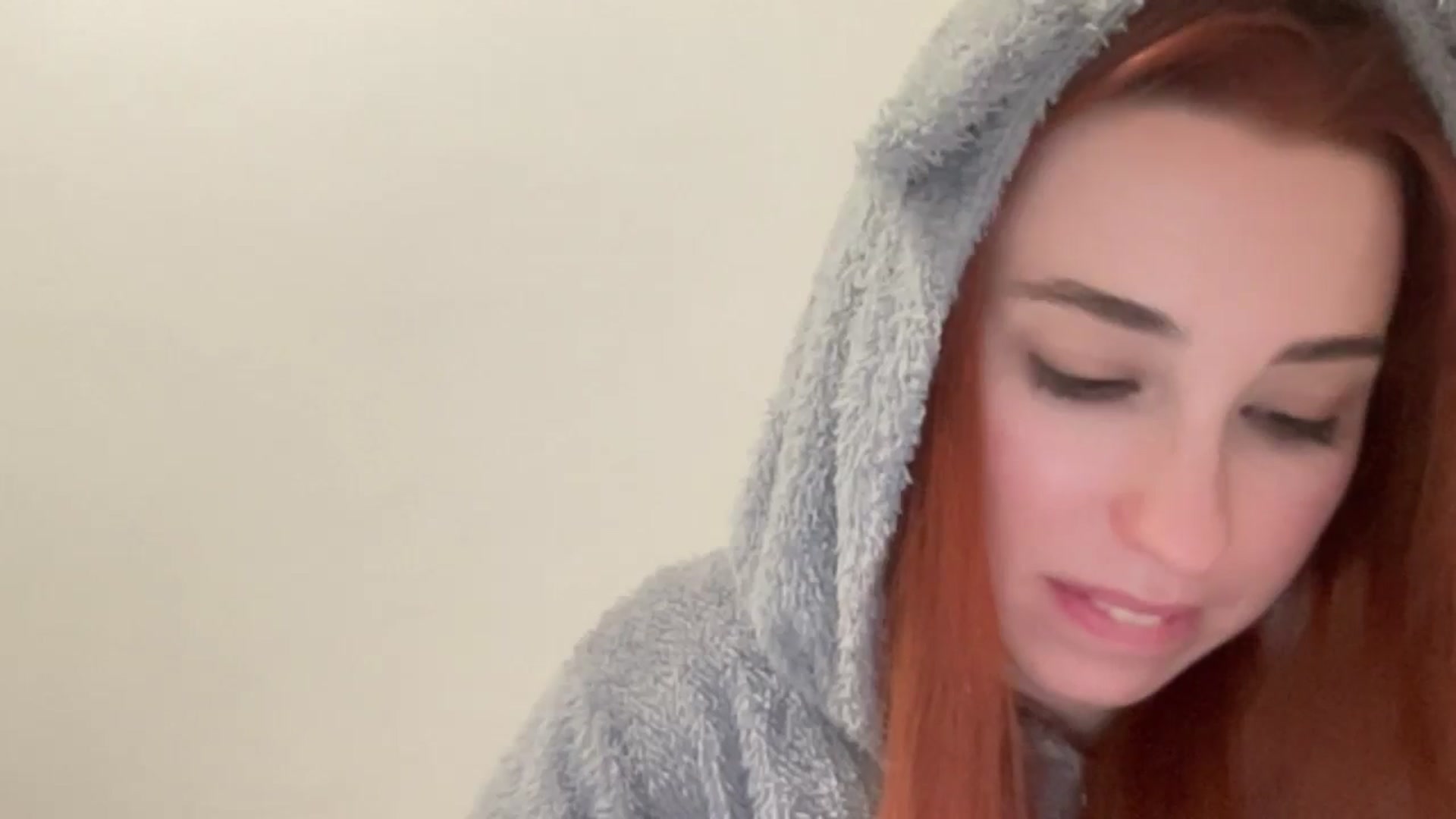 Gallery image thumbnail from Just_I's myfreecams stream on, 12/21/2024, 19:32 image 14 of 20