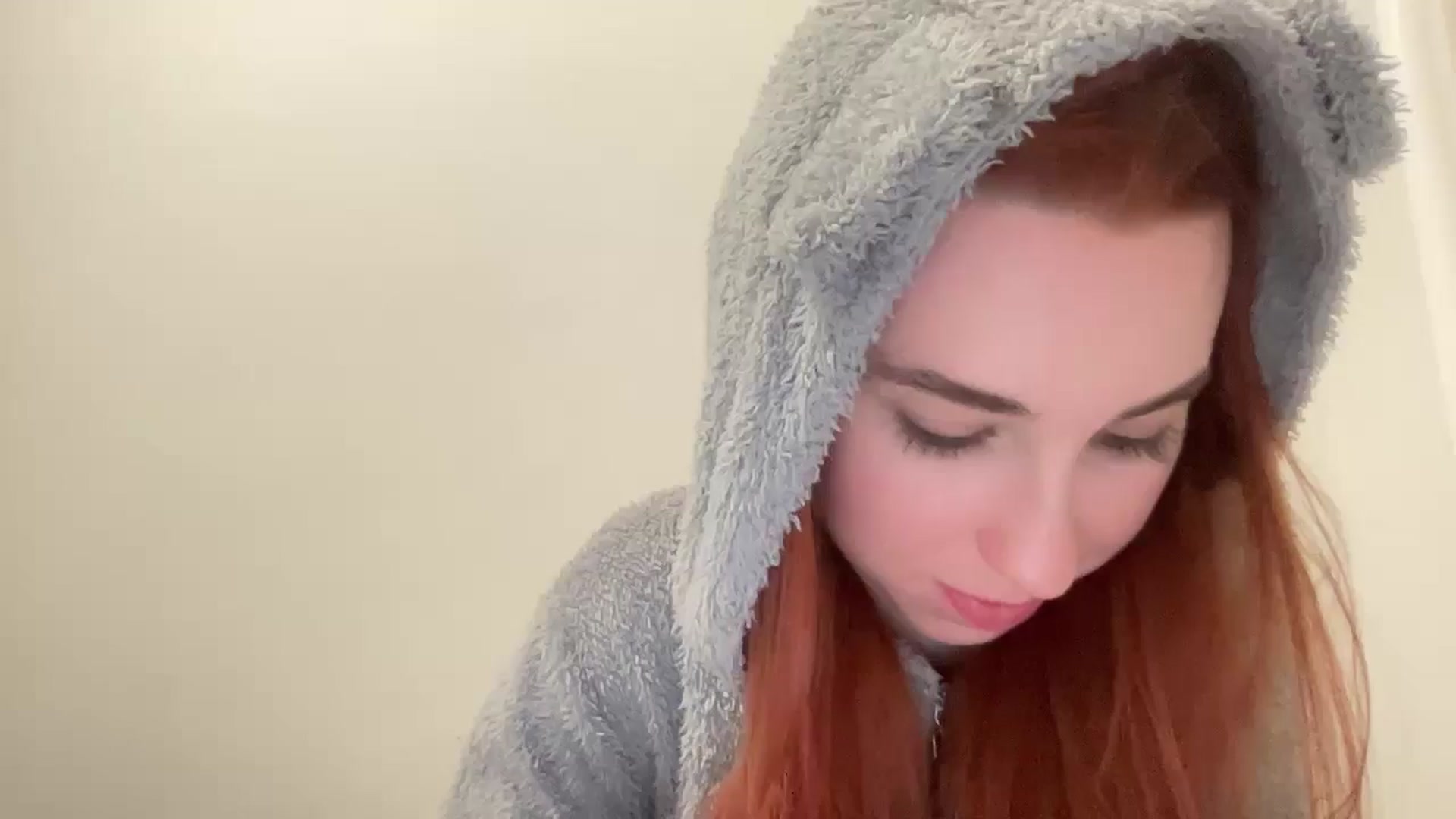 Gallery image thumbnail from Just_I's myfreecams stream on, 12/21/2024, 19:32 image 2 of 20