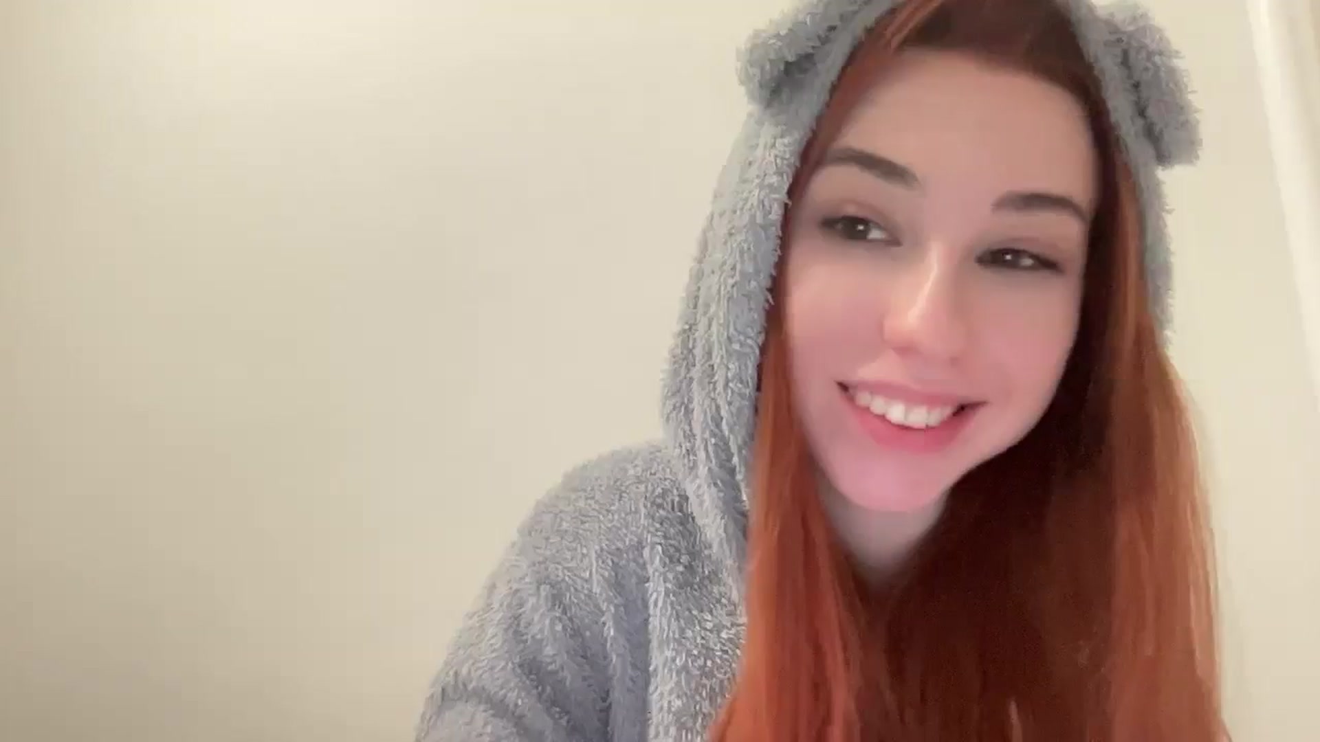 Gallery image thumbnail from Just_I's myfreecams stream on, 12/21/2024, 19:32 image 6 of 20