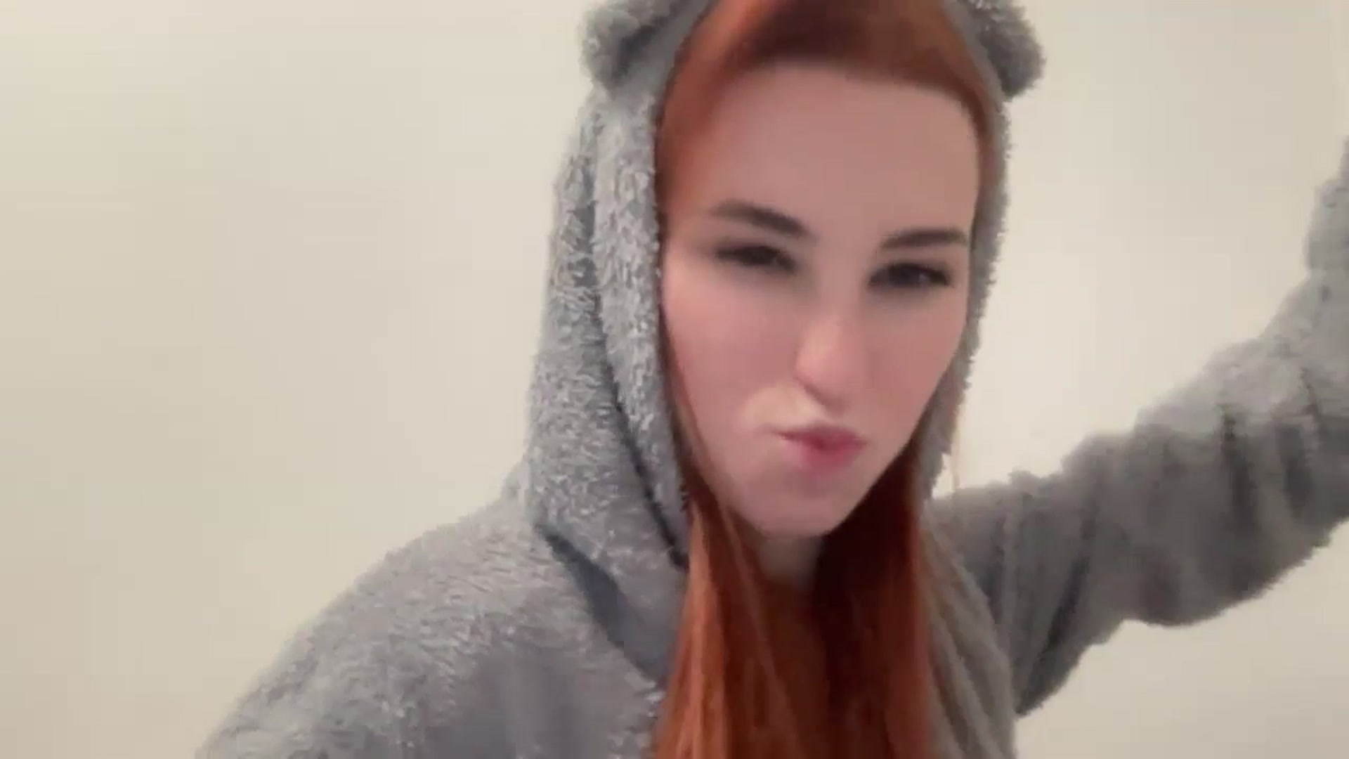 Gallery image thumbnail from Just_I's myfreecams stream on, 12/21/2024, 20:12 image 13 of 20