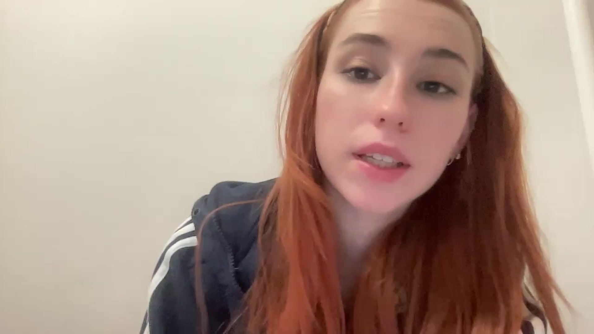 Gallery image thumbnail from Just_I's myfreecams stream on, 12/22/2024, 22:33 image 7 of 20