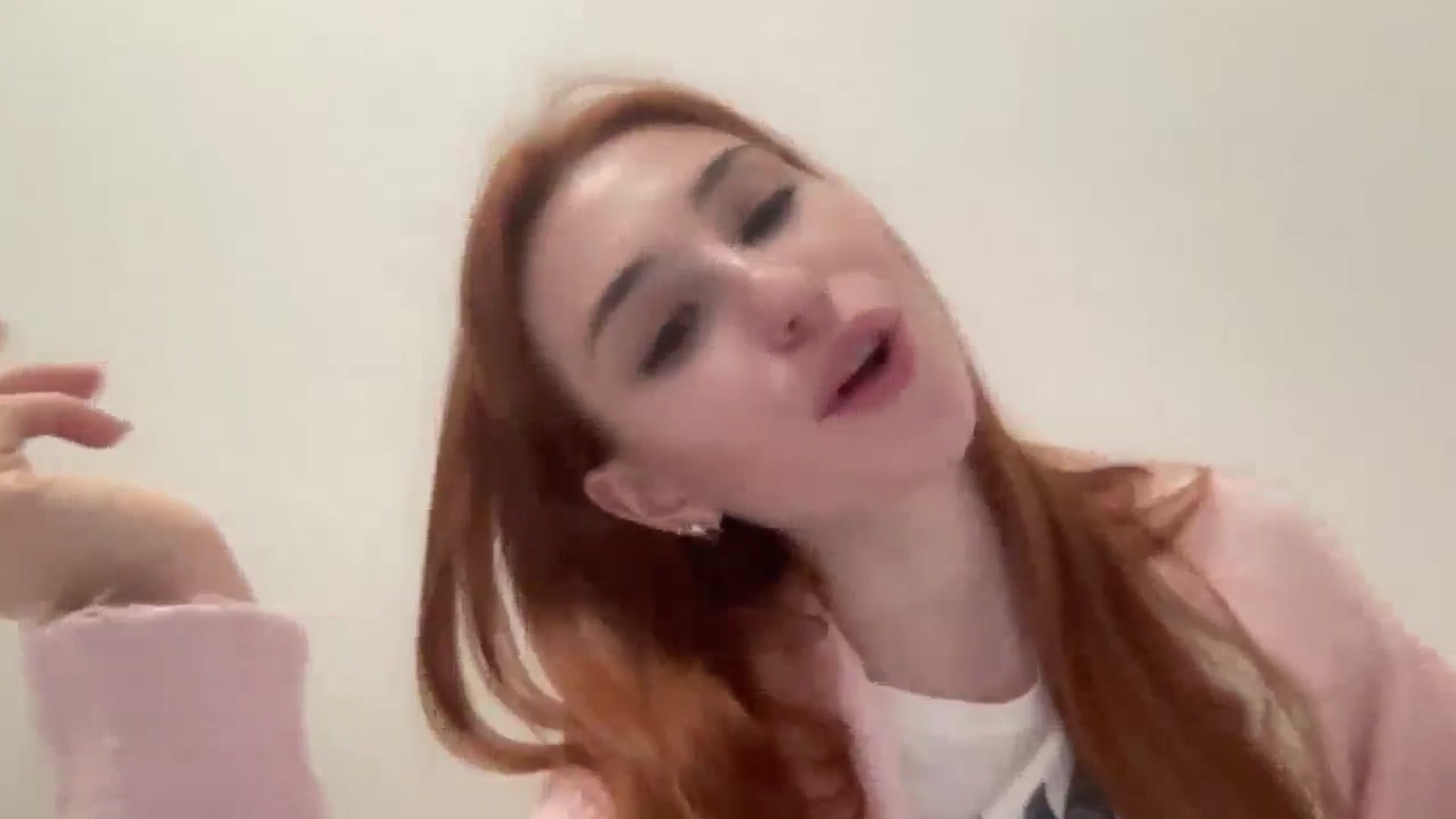 Gallery image thumbnail from Just_I's myfreecams stream on, 12/28/2024, 21:33 image 4 of 20