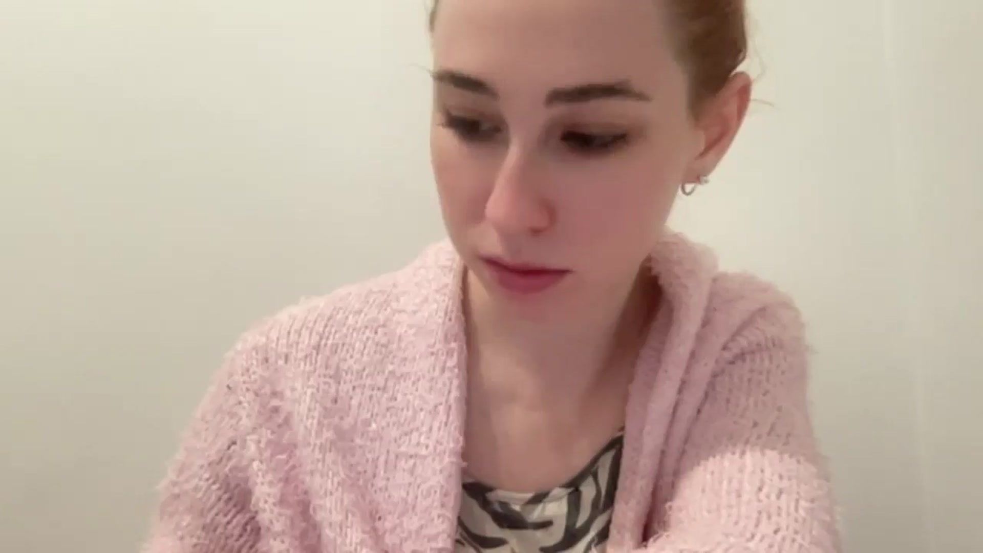 Gallery image thumbnail from Just_I's myfreecams stream on, 12/29/2024, 16:24 image 14 of 20