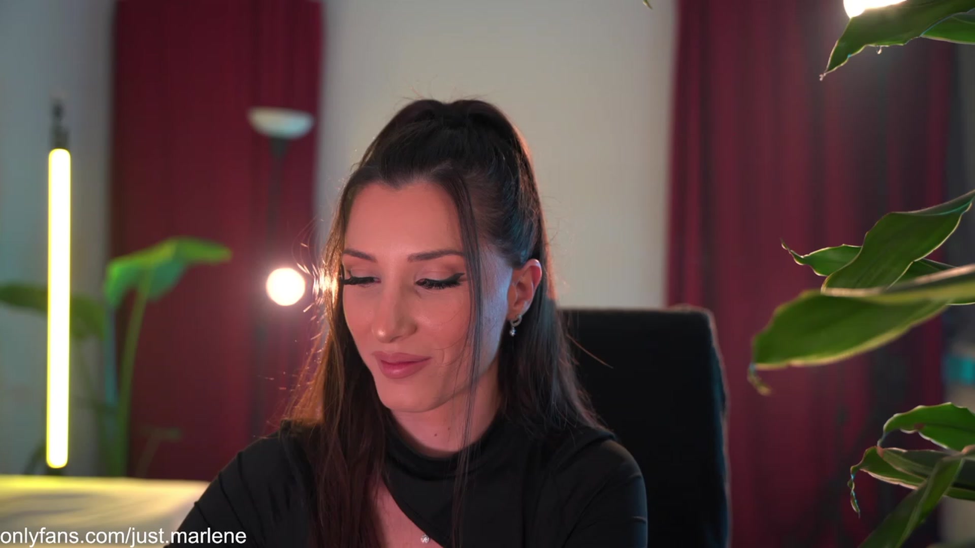 Gallery image thumbnail from Just_Marlene's myfreecams stream on, 12/10/2022, 02:36 image 1 of 20