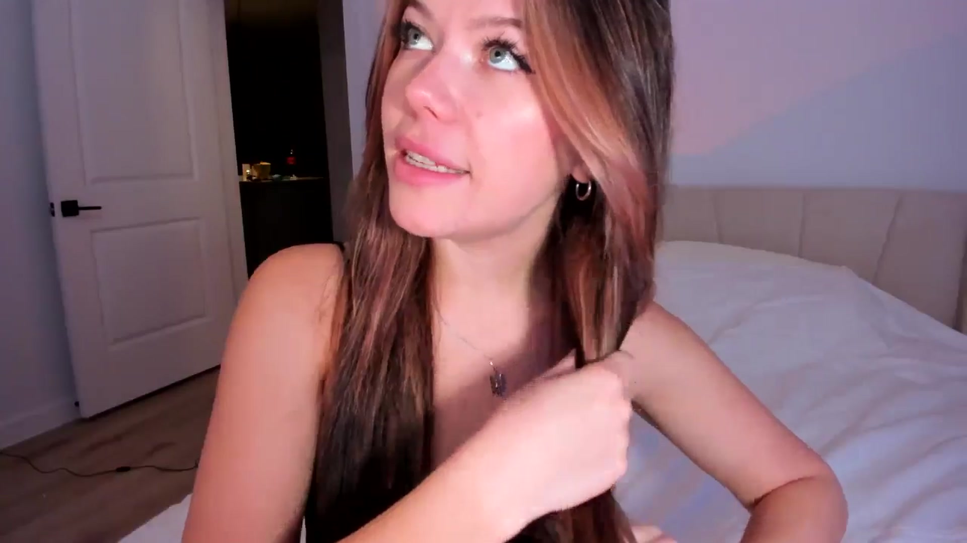 Gallery image thumbnail from Just_Vi's myfreecams stream on, 02/06/2025, 04:09 image 8 of 20