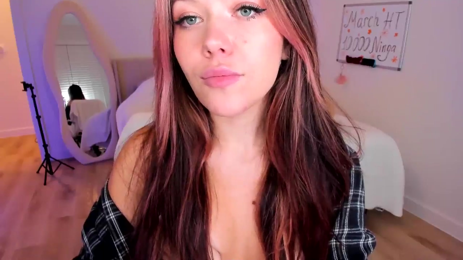 Gallery image thumbnail from Just_Vi's myfreecams stream on, 03/09/2025, 07:25 image 17 of 20