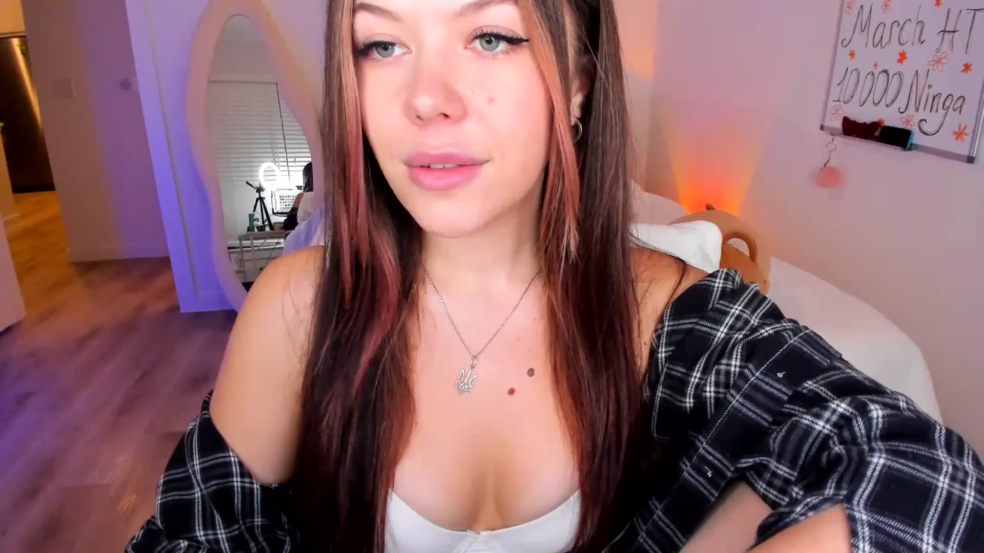 Gallery image thumbnail from Just_Vi's myfreecams stream on, 03/10/2025, 04:51 image 16 of 20