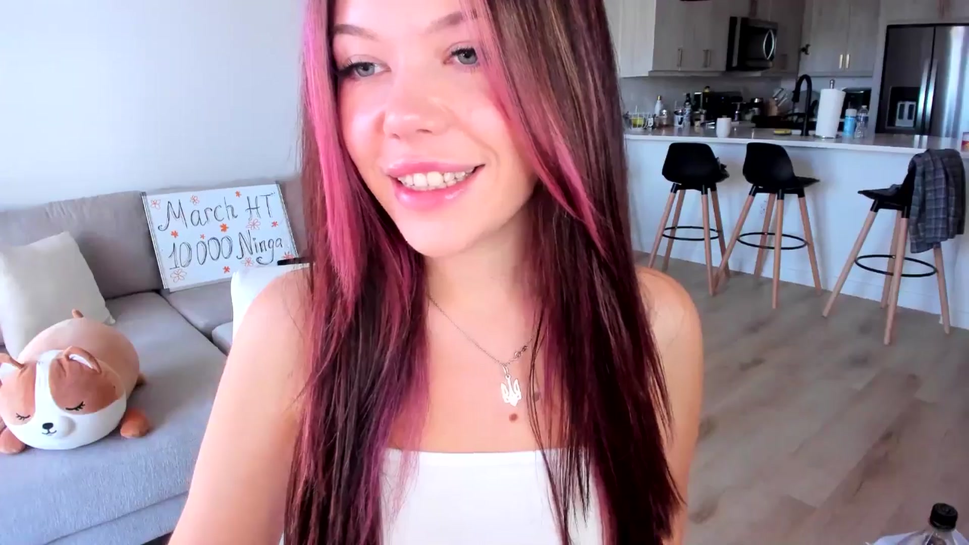 Gallery image thumbnail from Just_Vi's myfreecams stream on, 03/17/2025, 01:21 image 4 of 20