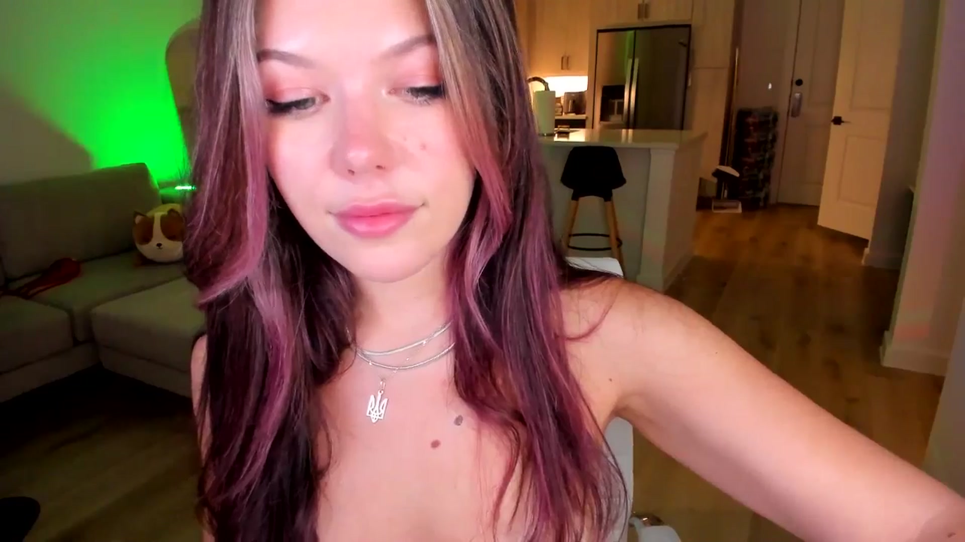 Gallery image thumbnail from Just_Vi's myfreecams stream on, 03/30/2025, 07:42 image 15 of 20