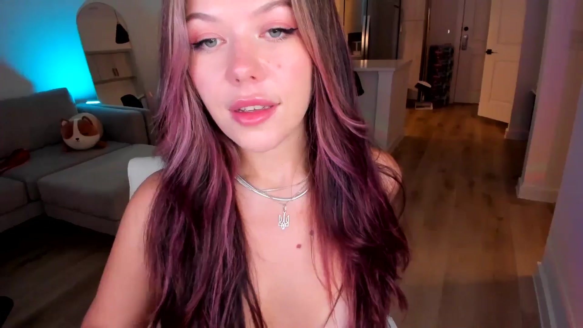 Gallery image thumbnail from Just_Vi's myfreecams stream on, 03/30/2025, 07:42 image 18 of 20