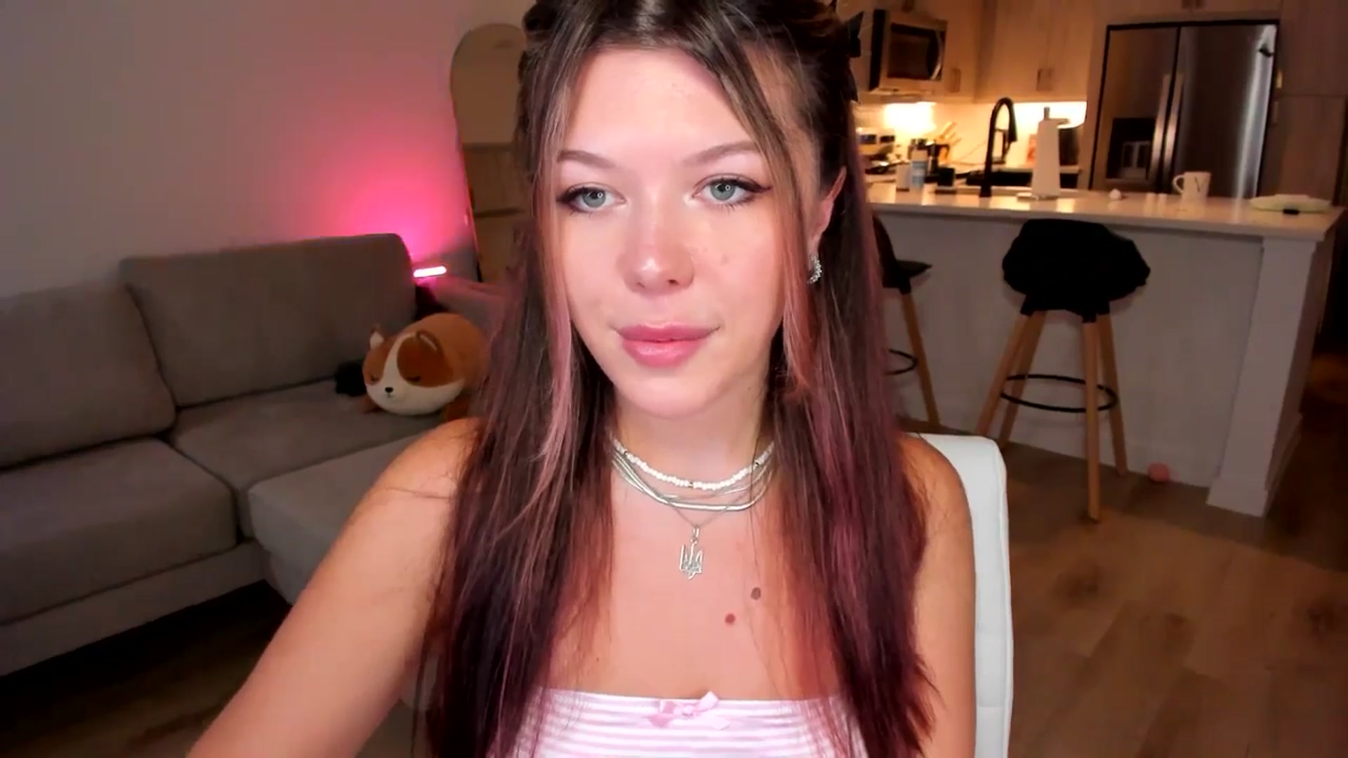 Gallery image thumbnail from Just_Vi's myfreecams stream on, 04/04/2025, 01:27 image 14 of 20