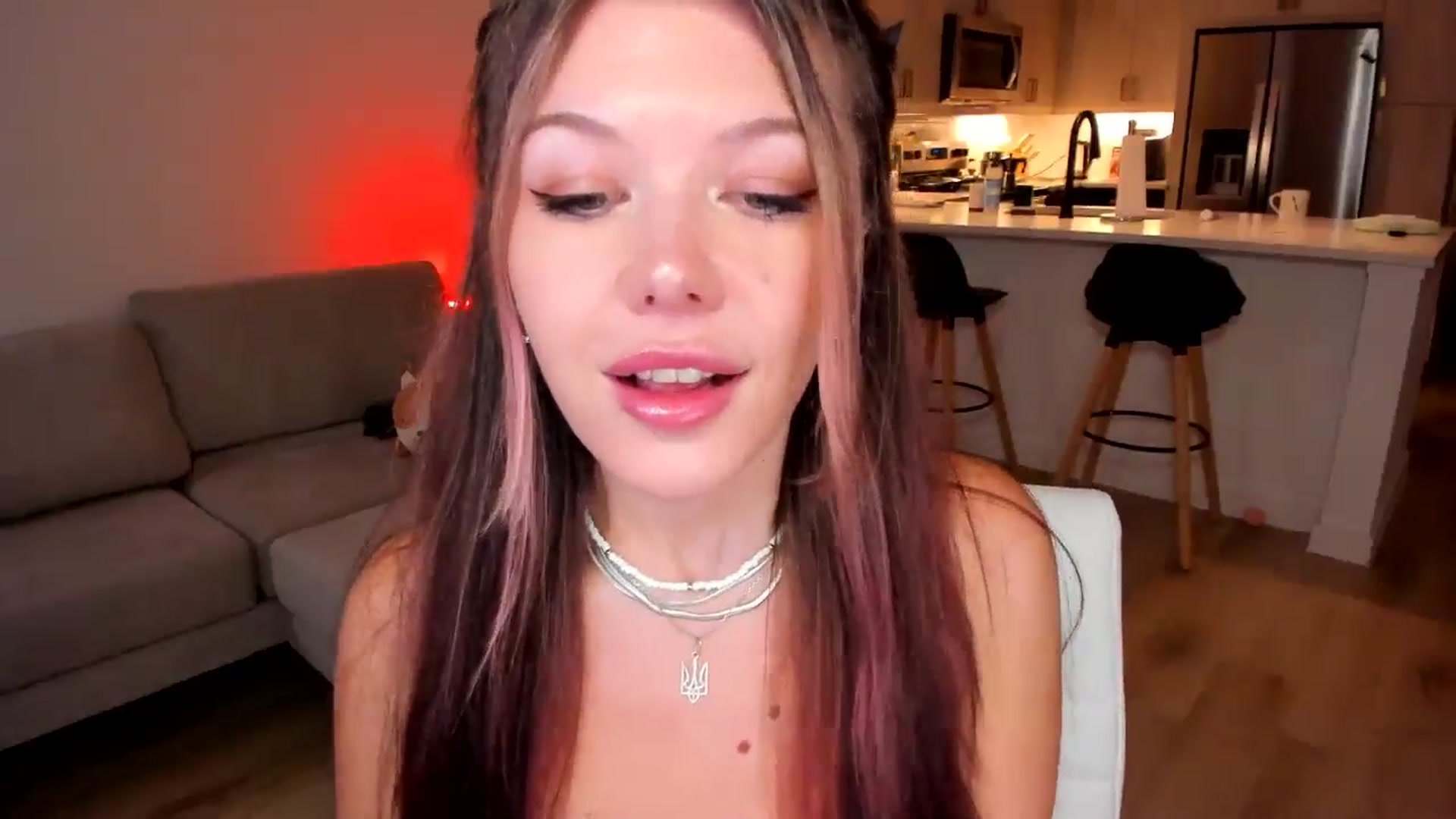Gallery image thumbnail from Just_Vi's myfreecams stream on, 04/04/2025, 01:27 image 10 of 20