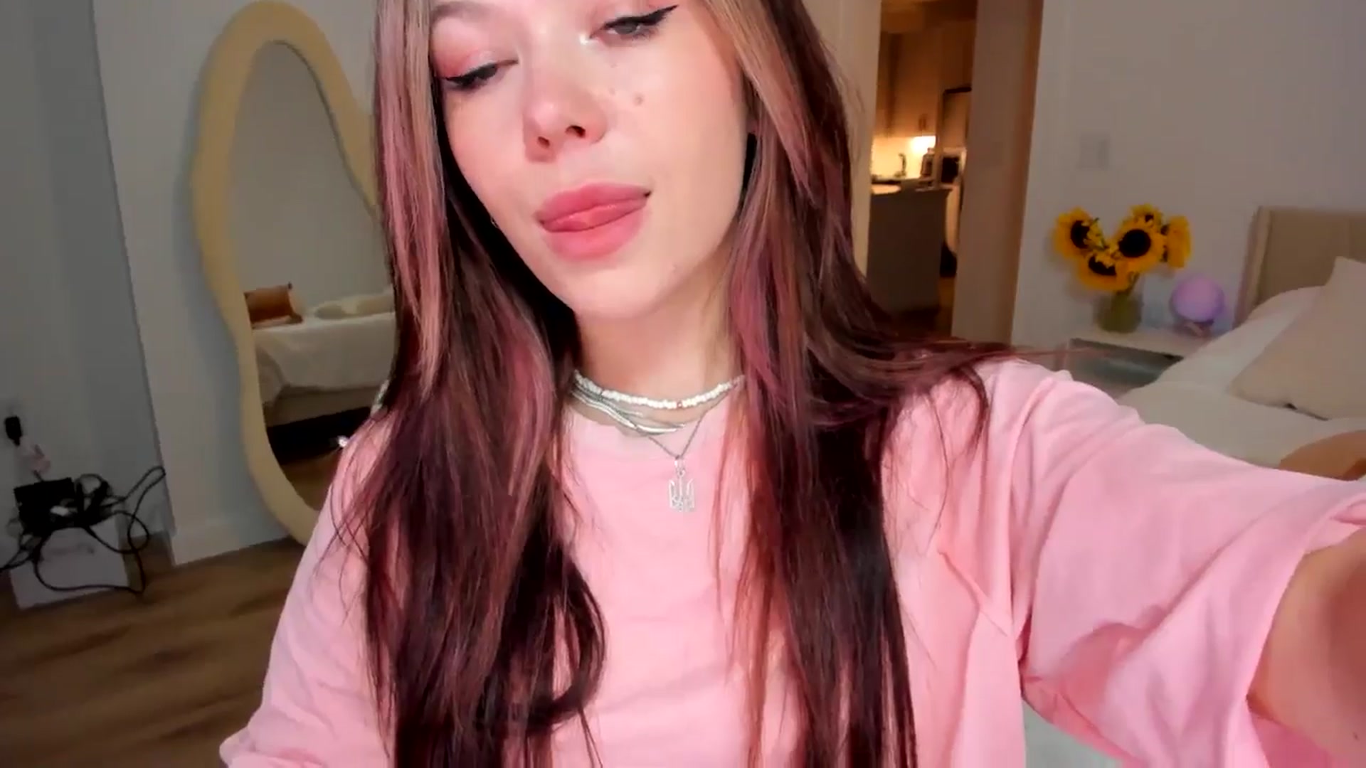 Gallery image thumbnail from Just_Vi's myfreecams stream on, 04/05/2025, 02:36 image 17 of 20
