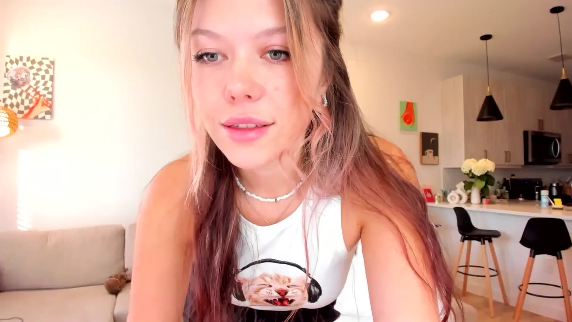 Gallery image thumbnail from Just_Vi's myfreecams stream on, 04/10/2025, 24:01 image 12 of 20