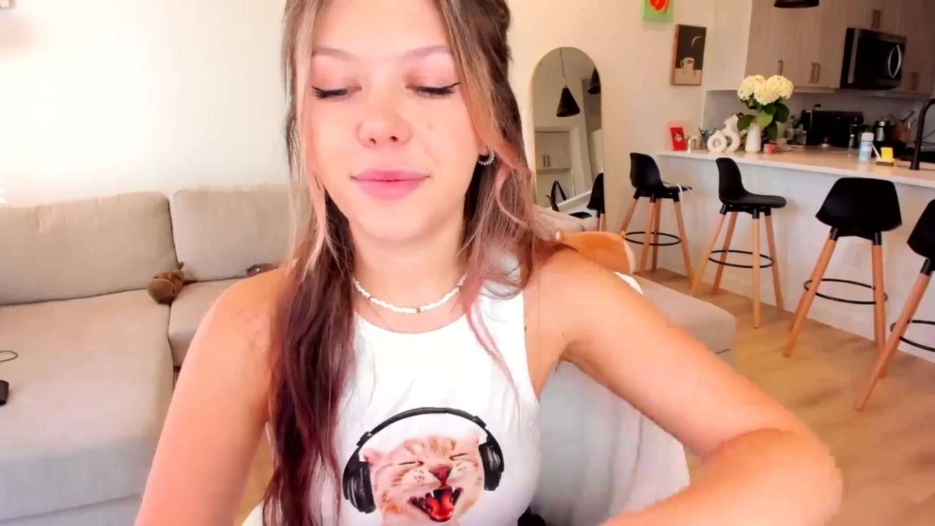 Gallery image thumbnail from Just_Vi's myfreecams stream on, 04/10/2025, 24:01 image 11 of 20