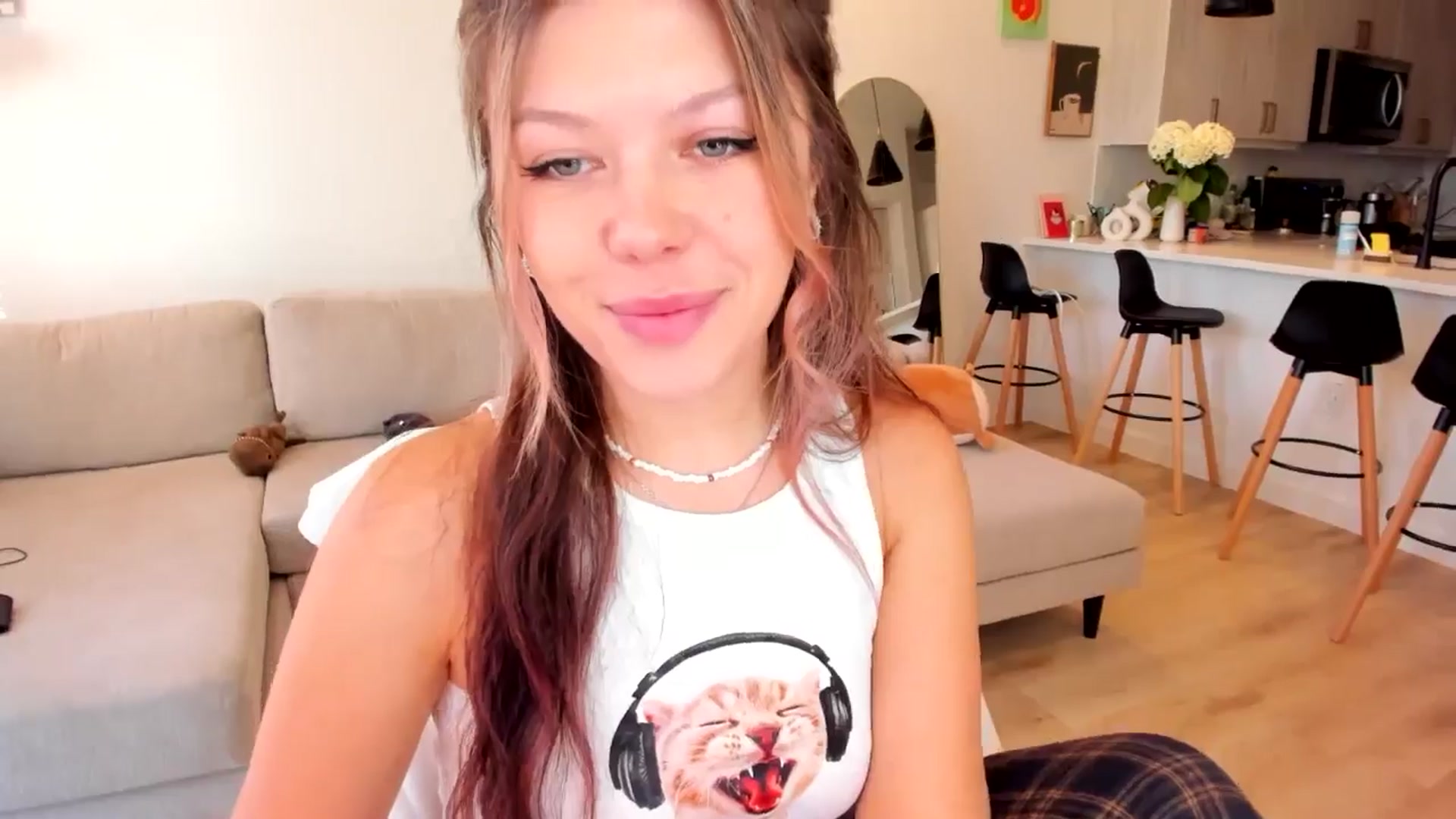 Gallery image thumbnail from Just_Vi's myfreecams stream on, 04/10/2025, 24:01 image 10 of 20