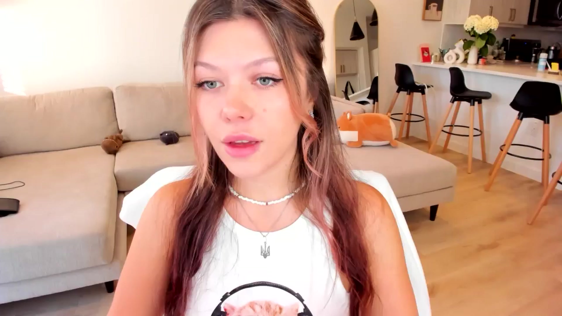 Gallery image thumbnail from Just_Vi's myfreecams stream on, 04/10/2025, 24:01 image 18 of 20