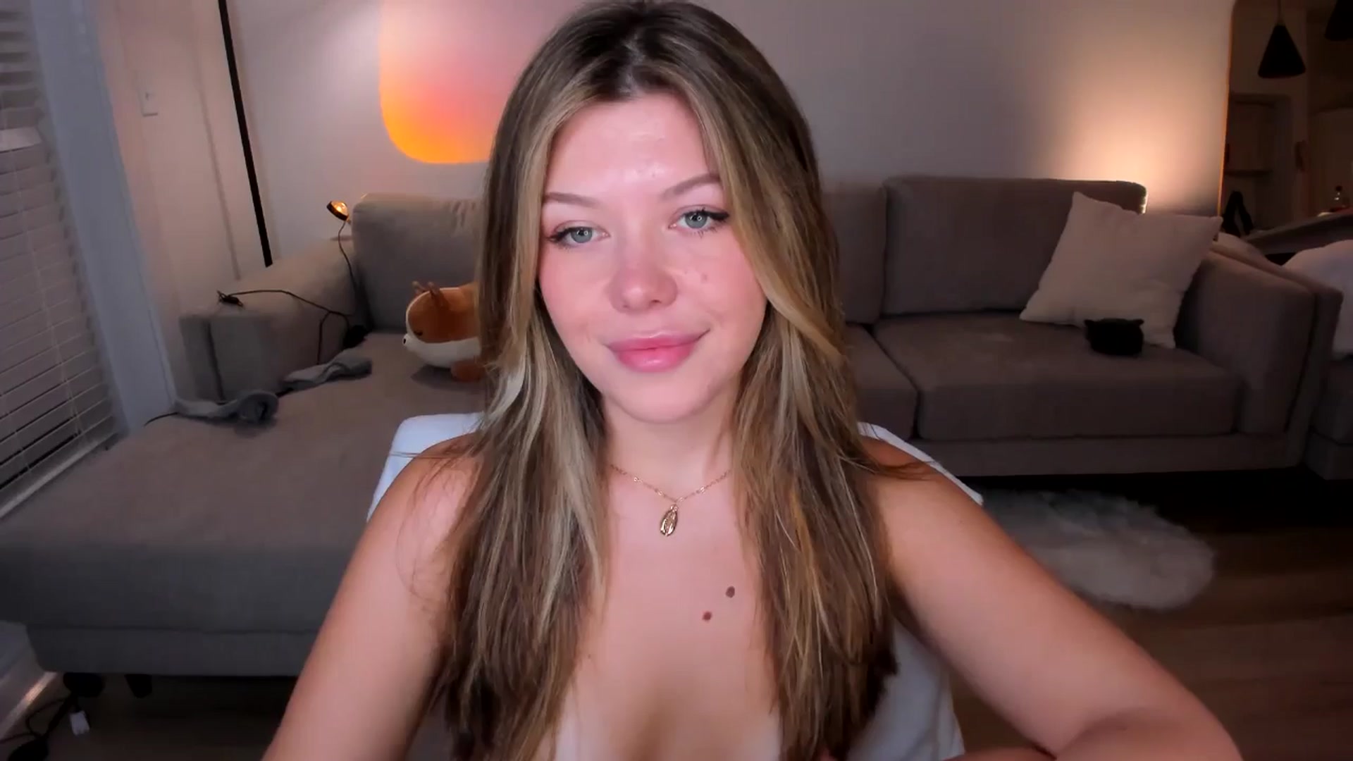 Gallery image thumbnail from Just_Vi's myfreecams stream on, 04/20/2025, 07:01 image 9 of 20