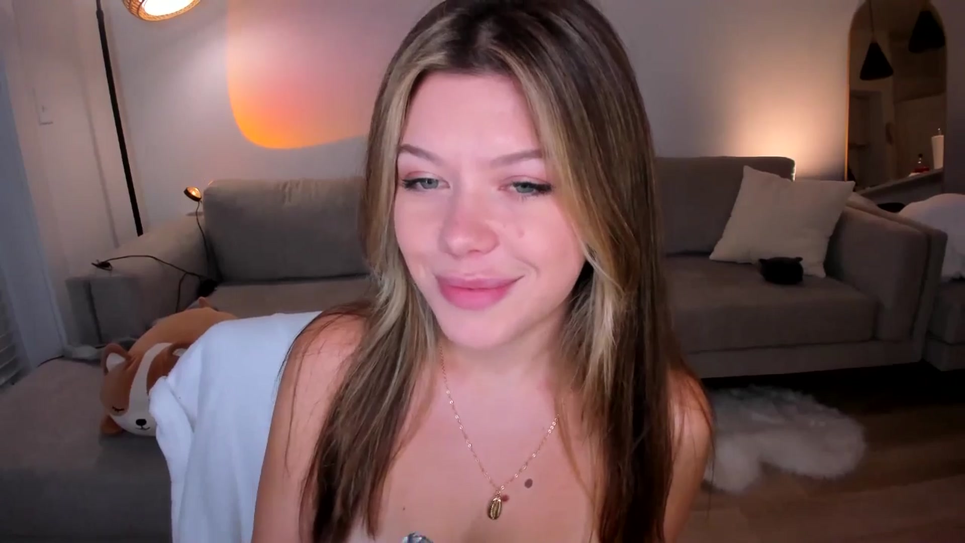 Gallery image thumbnail from Just_Vi's myfreecams stream on, 04/20/2025, 07:26 image 14 of 20