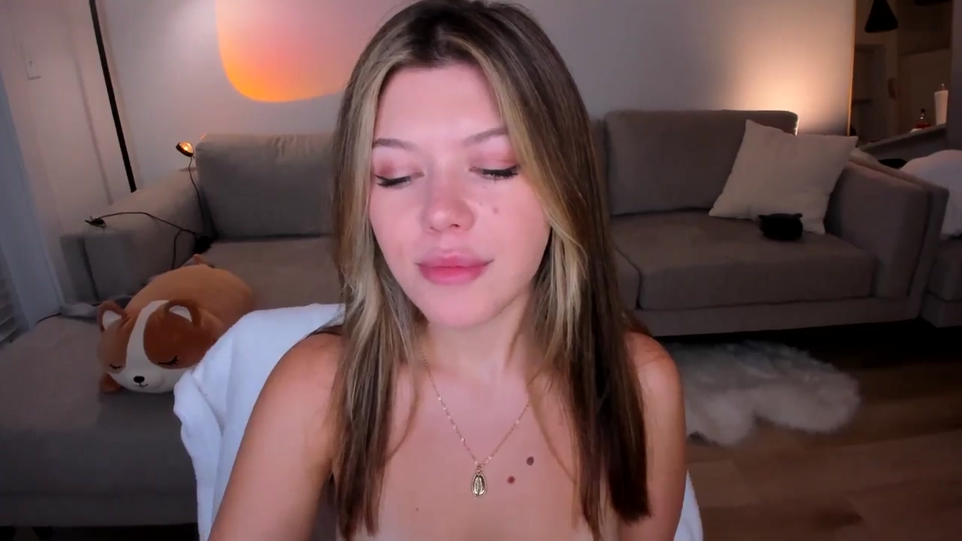 Gallery image thumbnail from Just_Vi's myfreecams stream on, 04/20/2025, 07:26 image 18 of 20