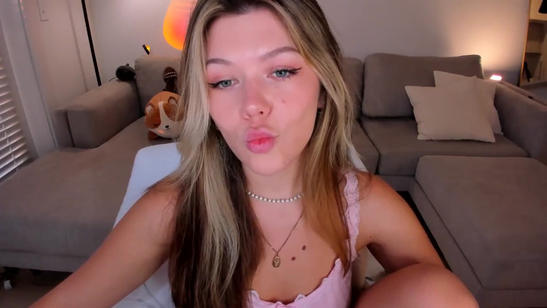 Gallery image thumbnail from Just_Vi's myfreecams stream on, 04/24/2025, 04:58 image 2 of 20