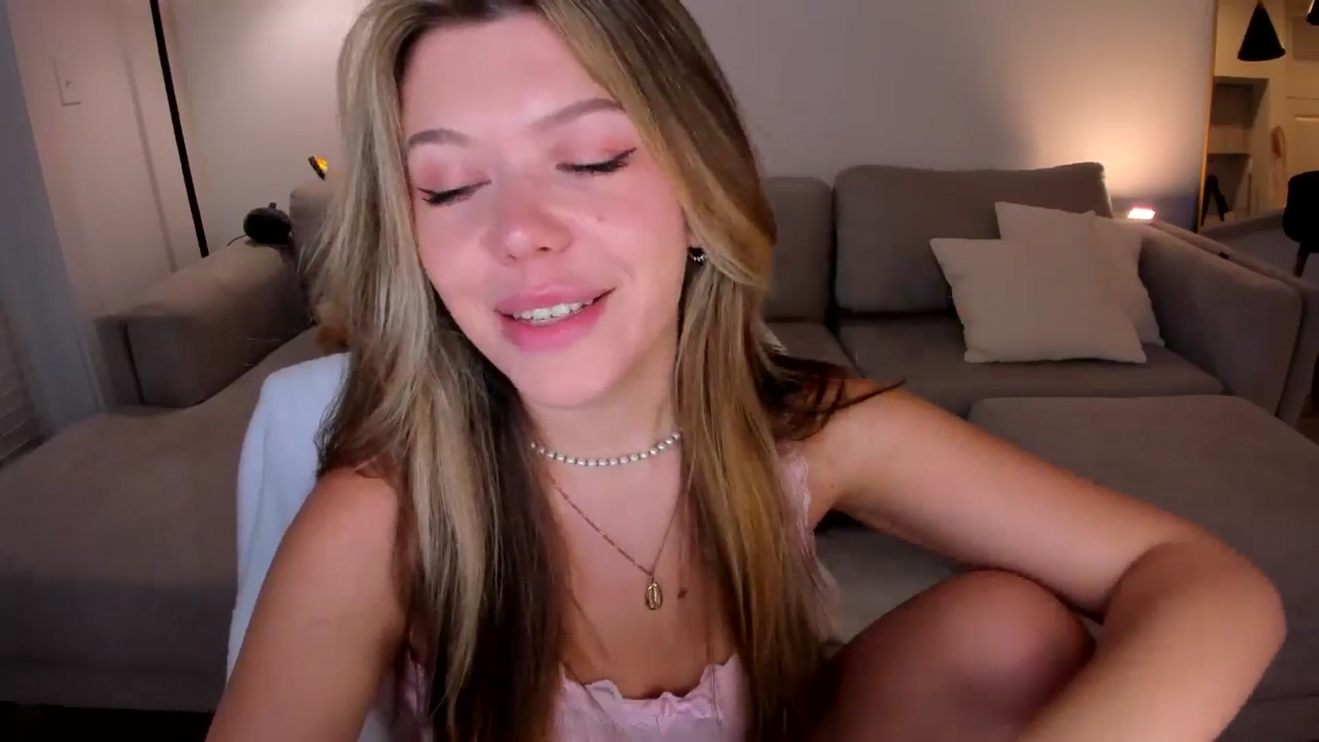 Gallery image thumbnail from Just_Vi's myfreecams stream on, 04/24/2025, 04:58 image 7 of 20