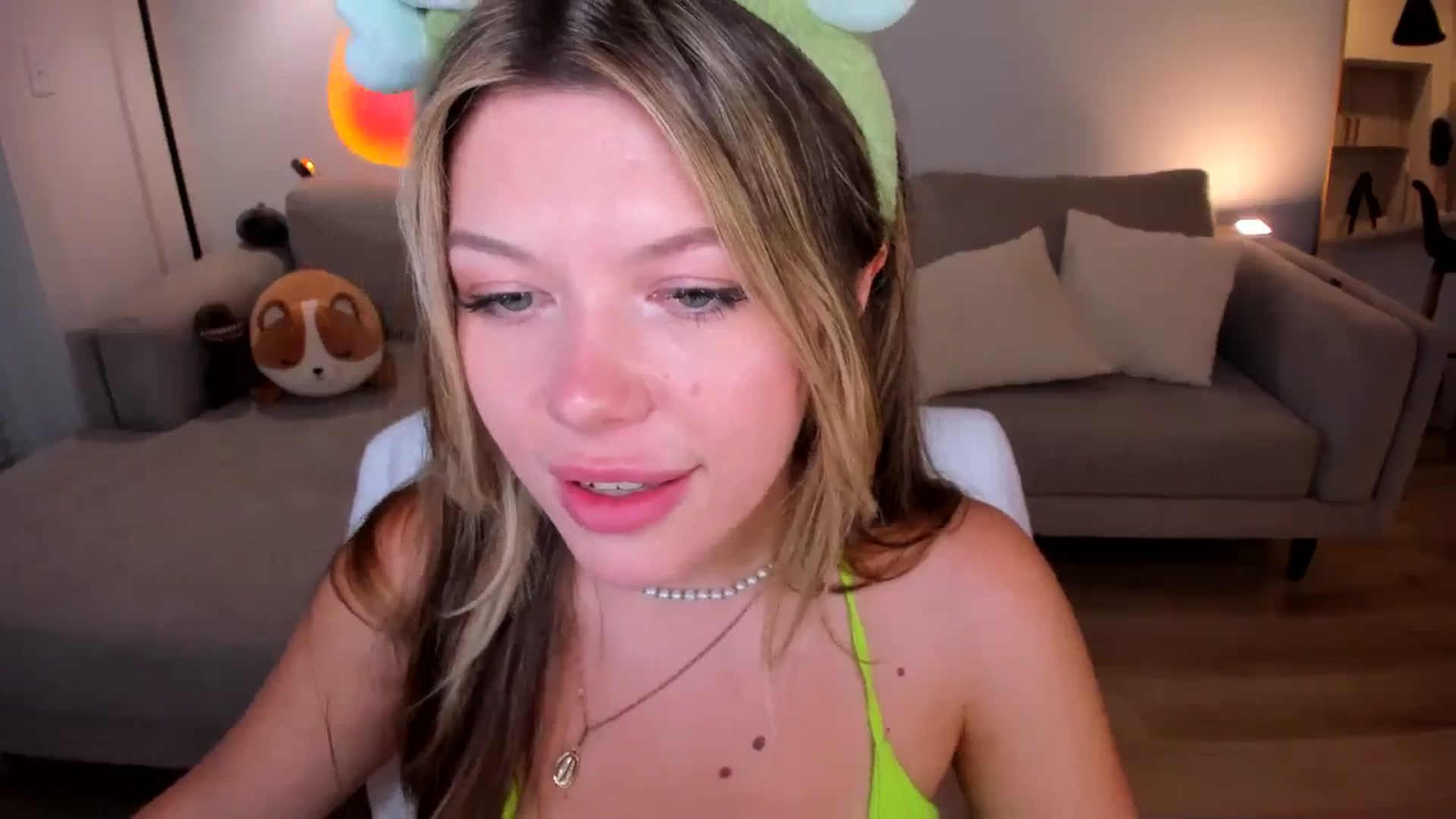 Gallery image thumbnail from Just_Vi's myfreecams stream on, 04/25/2025, 02:39 image 18 of 20