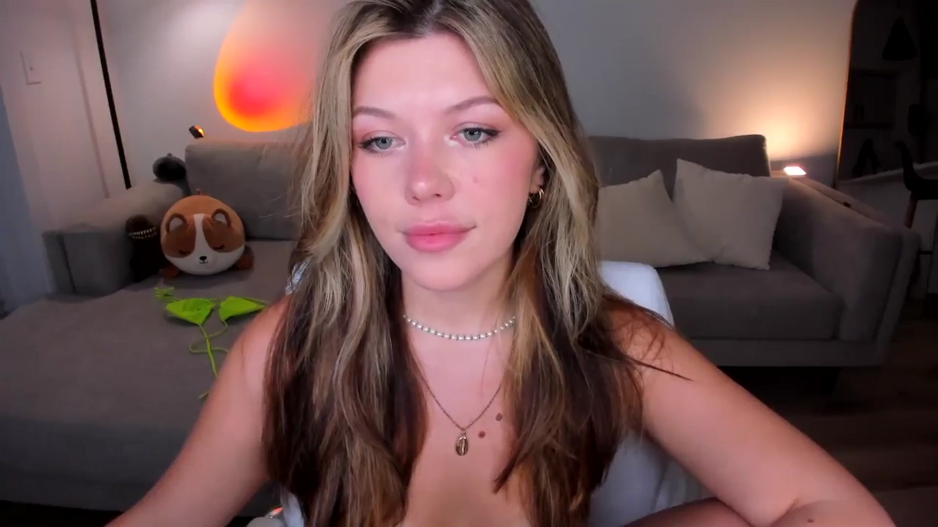 Gallery image thumbnail from Just_Vi's myfreecams stream on, 04/25/2025, 03:45 image 9 of 20