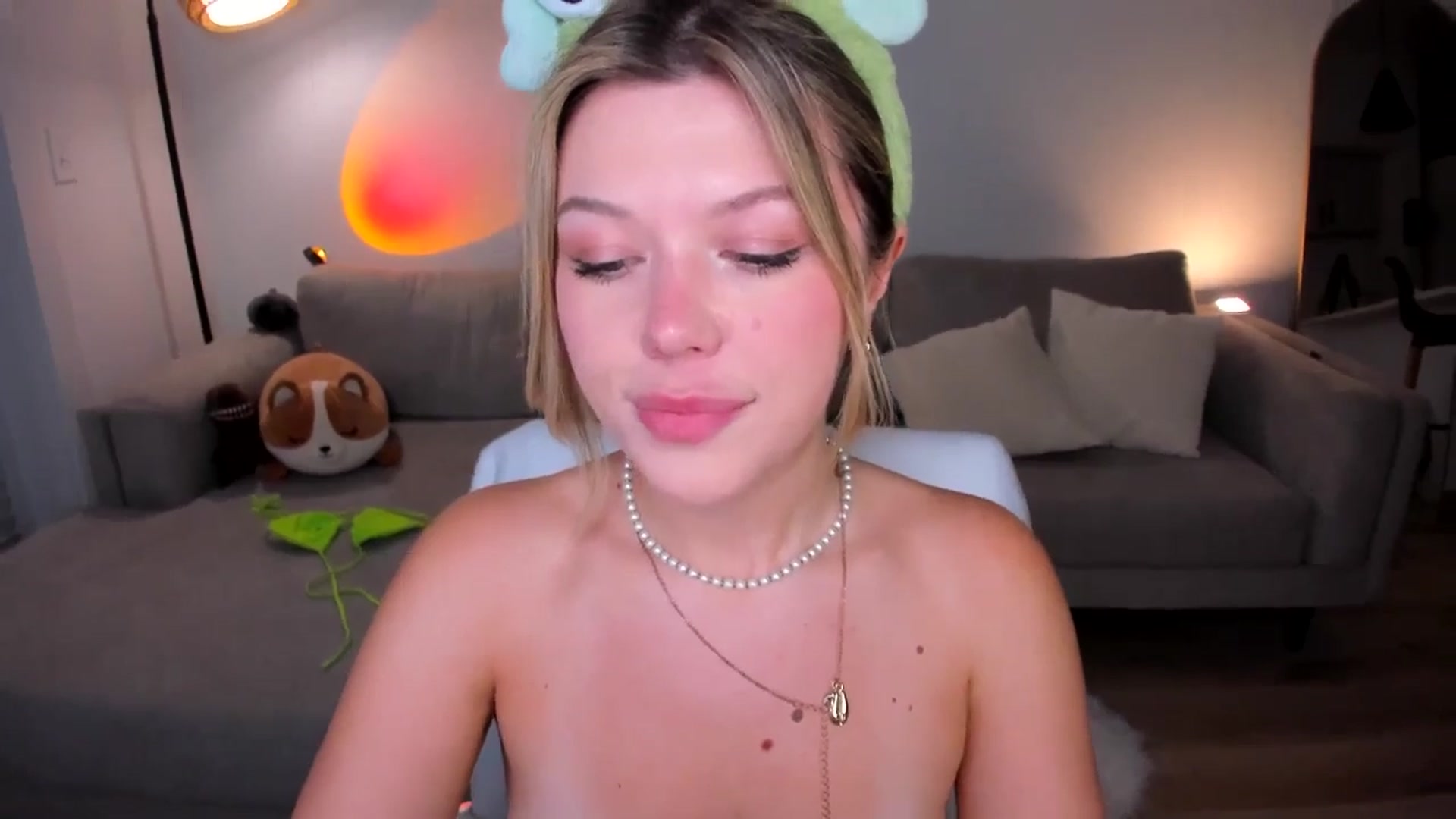Gallery image thumbnail from Just_Vi's myfreecams stream on, 04/25/2025, 03:45 image 4 of 20