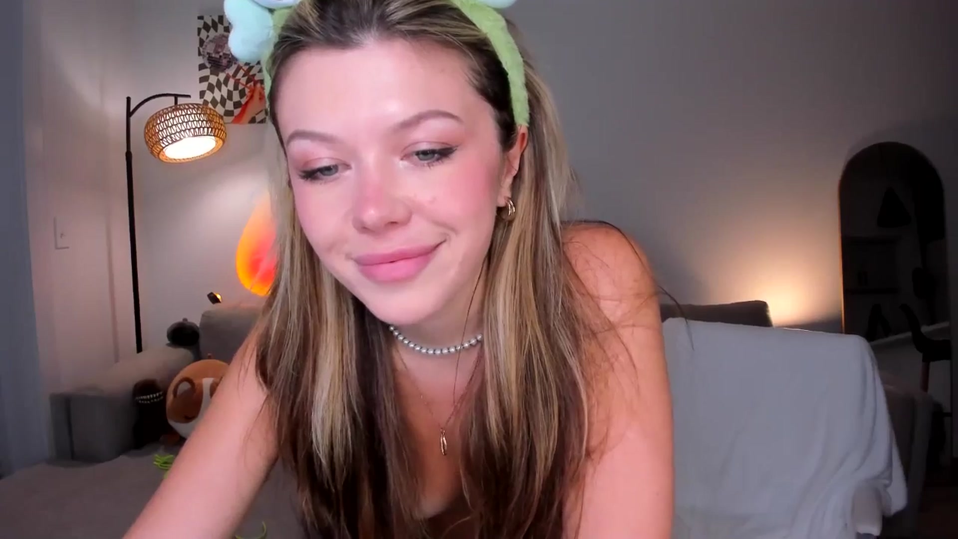 Gallery image thumbnail from Just_Vi's myfreecams stream on, 04/25/2025, 03:45 image 11 of 20