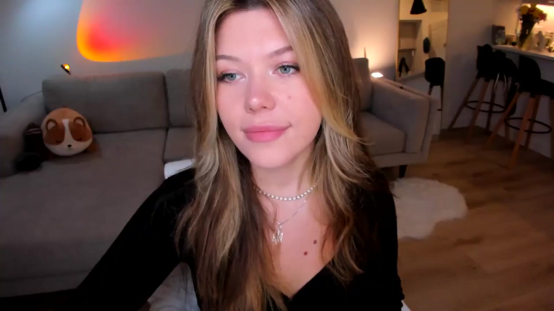 Gallery image thumbnail from Just_Vi's myfreecams stream on, 04/27/2025, 01:43 image 17 of 20