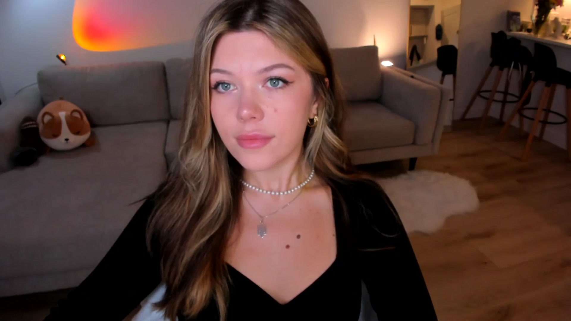 Gallery image thumbnail from Just_Vi's myfreecams stream on, 04/27/2025, 01:43 image 12 of 20