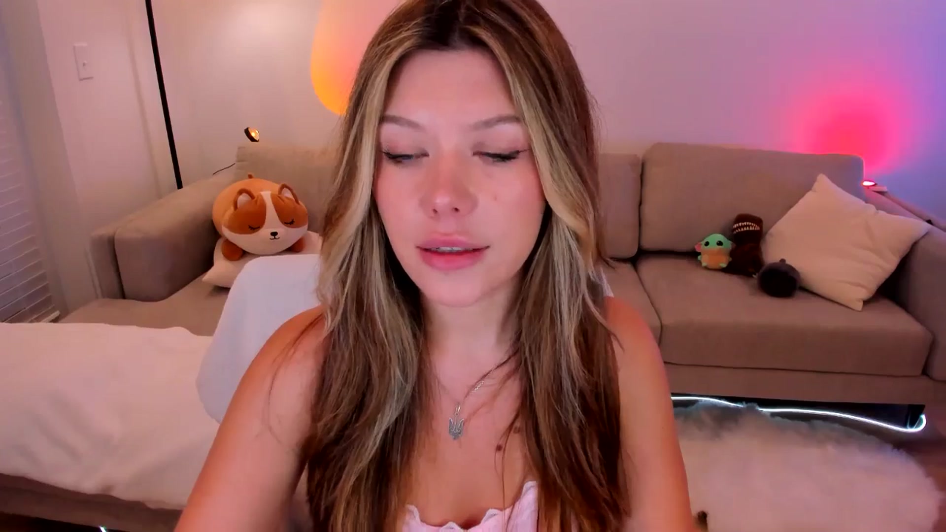 Gallery image thumbnail from Just_Vi's myfreecams stream on, 05/03/2025, 01:54 image 6 of 20