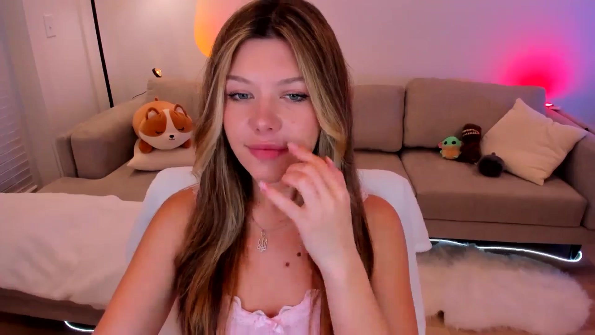 Gallery image thumbnail from Just_Vi's myfreecams stream on, 05/03/2025, 01:54 image 12 of 20