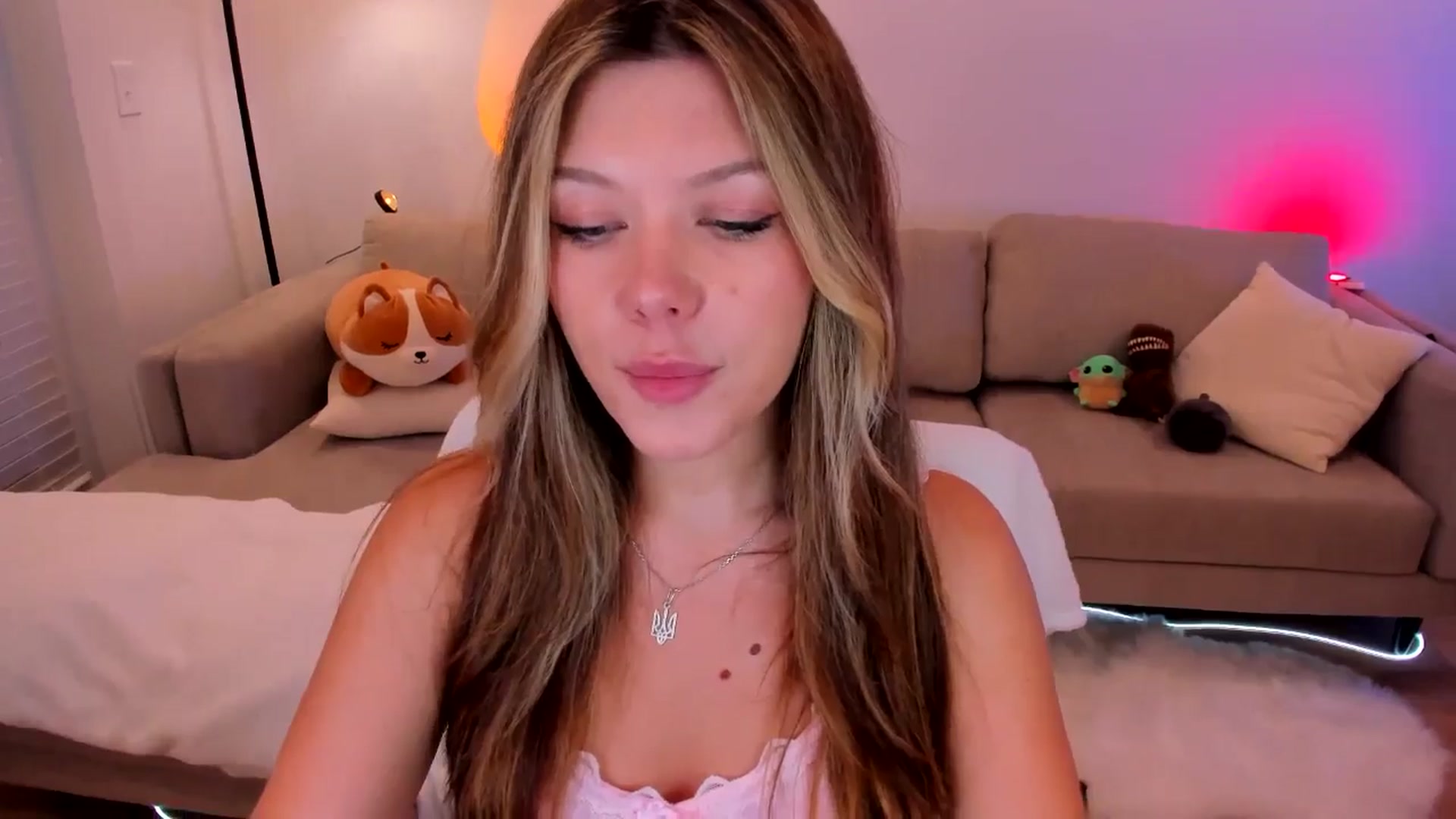 Gallery image thumbnail from Just_Vi's myfreecams stream on, 05/03/2025, 01:54 image 10 of 20