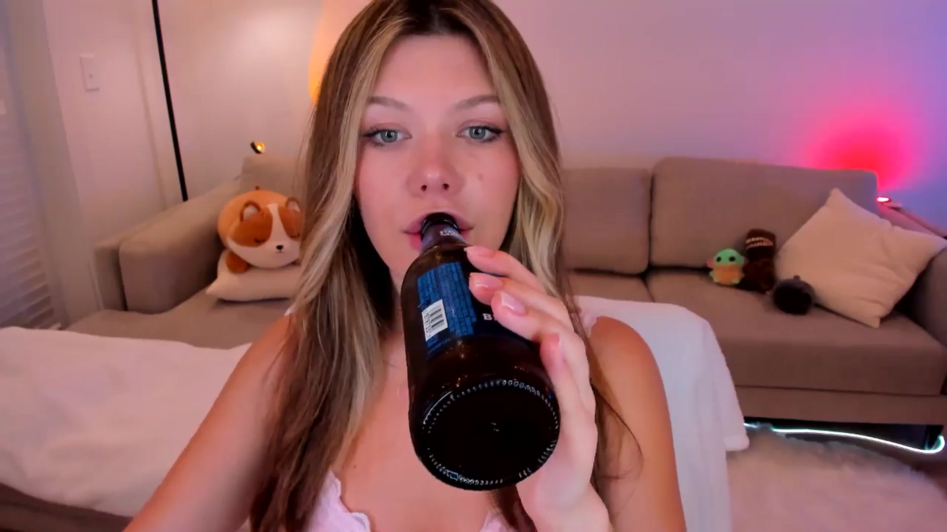 Gallery image thumbnail from Just_Vi's myfreecams stream on, 05/03/2025, 01:54 image 20 of 20