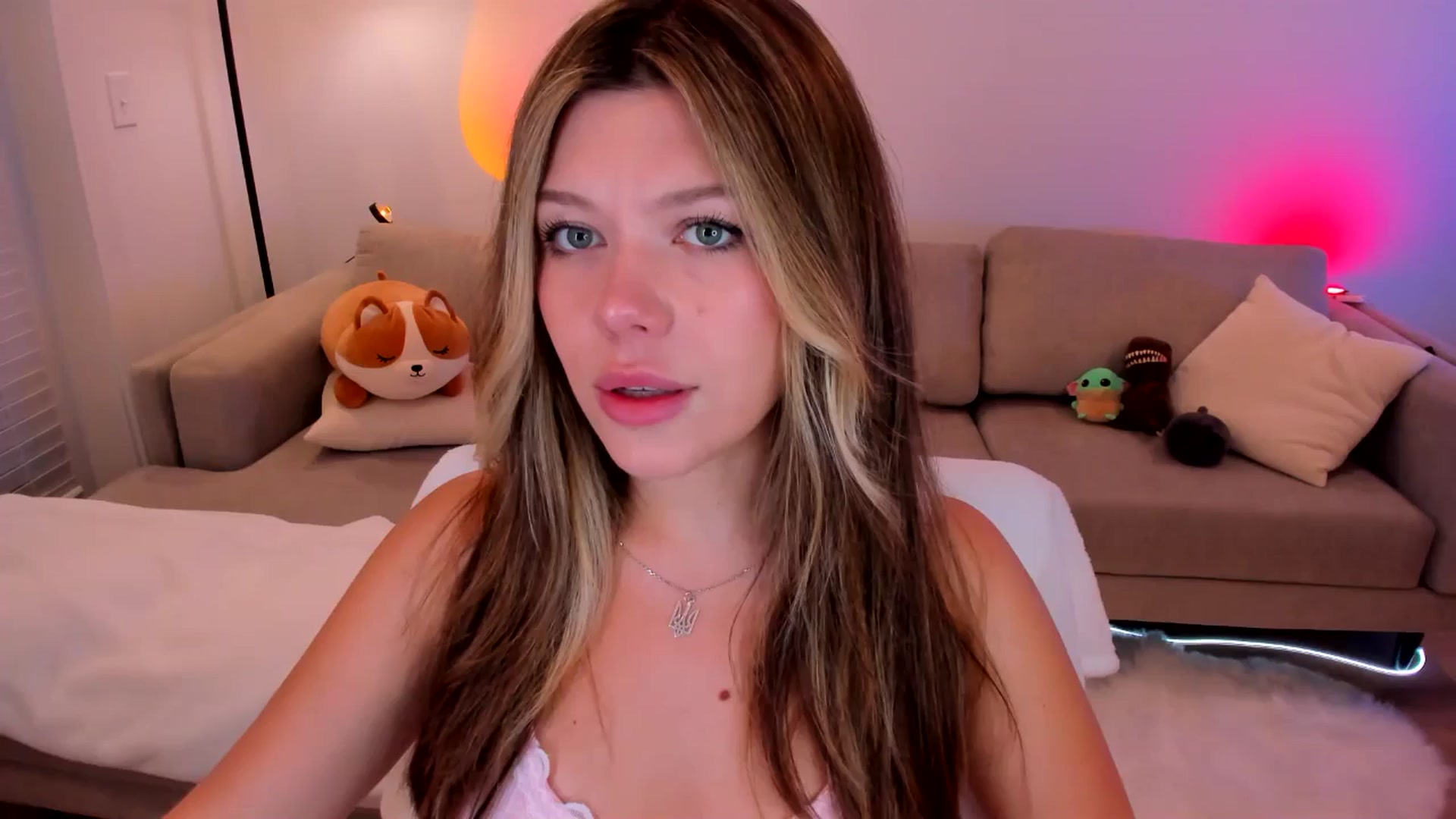 Gallery image thumbnail from Just_Vi's myfreecams stream on, 05/03/2025, 08:32 image 1 of 20