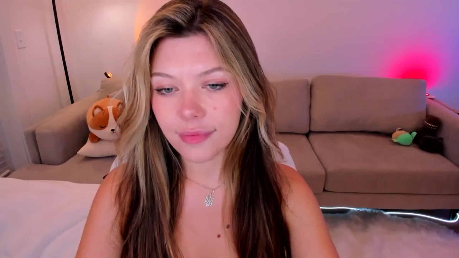 Gallery image thumbnail from Just_Vi's myfreecams stream on, 05/03/2025, 08:32 image 8 of 20