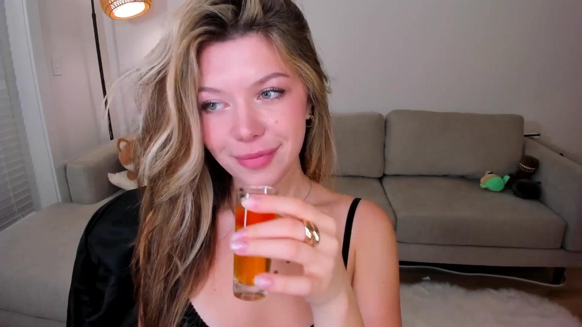 Gallery image thumbnail from Just_Vi's myfreecams stream on, 05/04/2025, 07:04 image 7 of 20