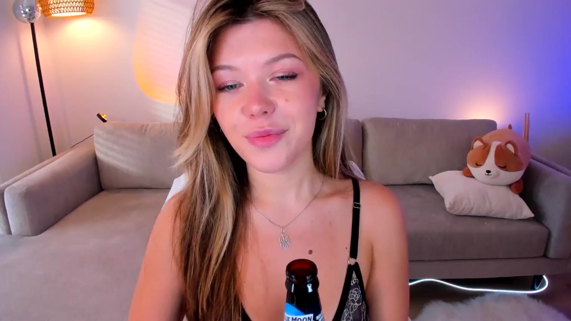 Gallery image thumbnail from Just_Vi's myfreecams stream on, 05/15/2025, 24:30 image 7 of 20
