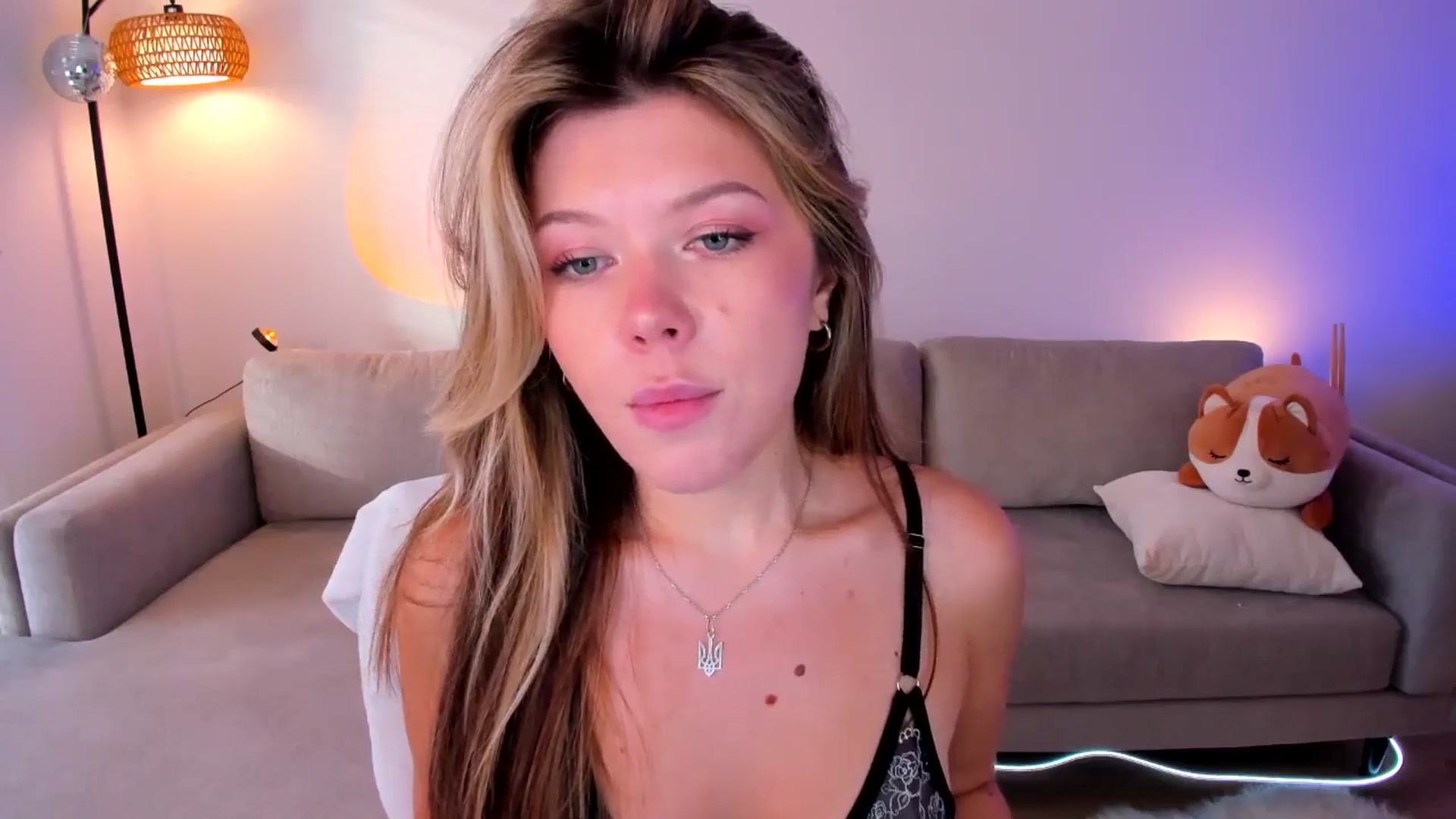 Gallery image thumbnail from Just_Vi's myfreecams stream on, 05/15/2025, 24:30 image 3 of 20