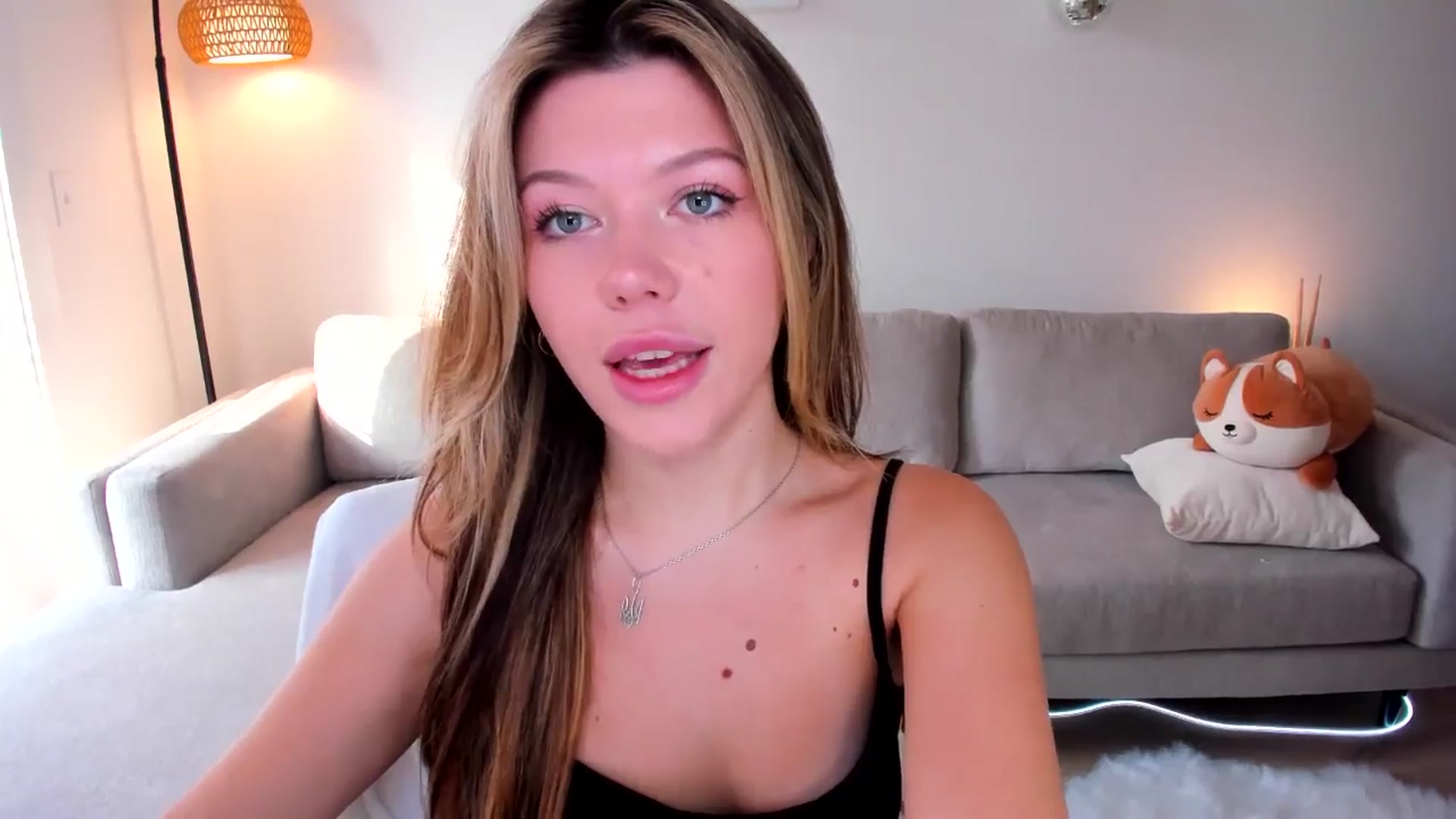 Gallery image thumbnail from Just_Vi's myfreecams stream on, 05/16/2025, 23:38 image 19 of 20