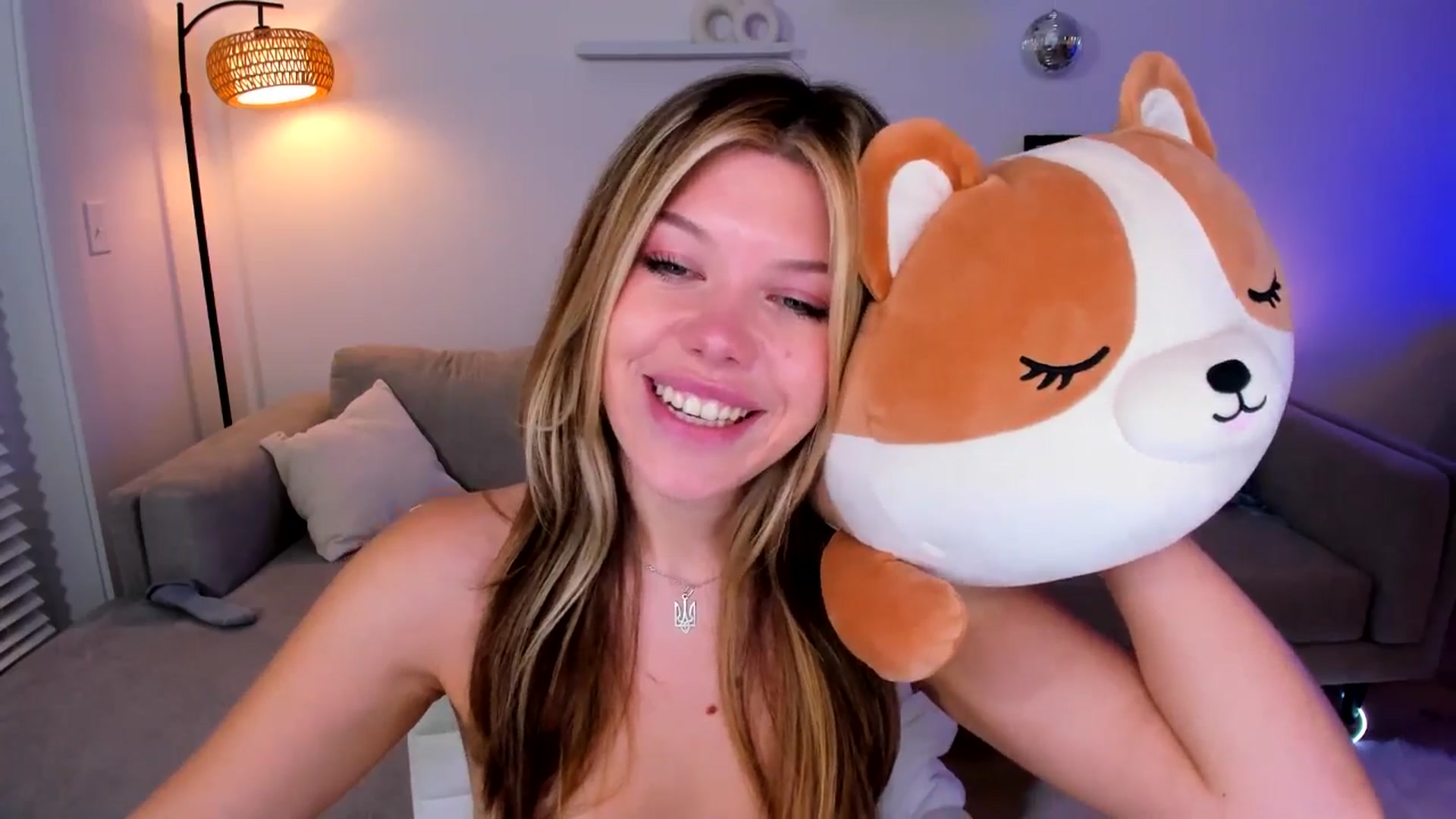 Gallery image thumbnail from Just_Vi's myfreecams stream on, 05/21/2025, 07:35 image 4 of 20