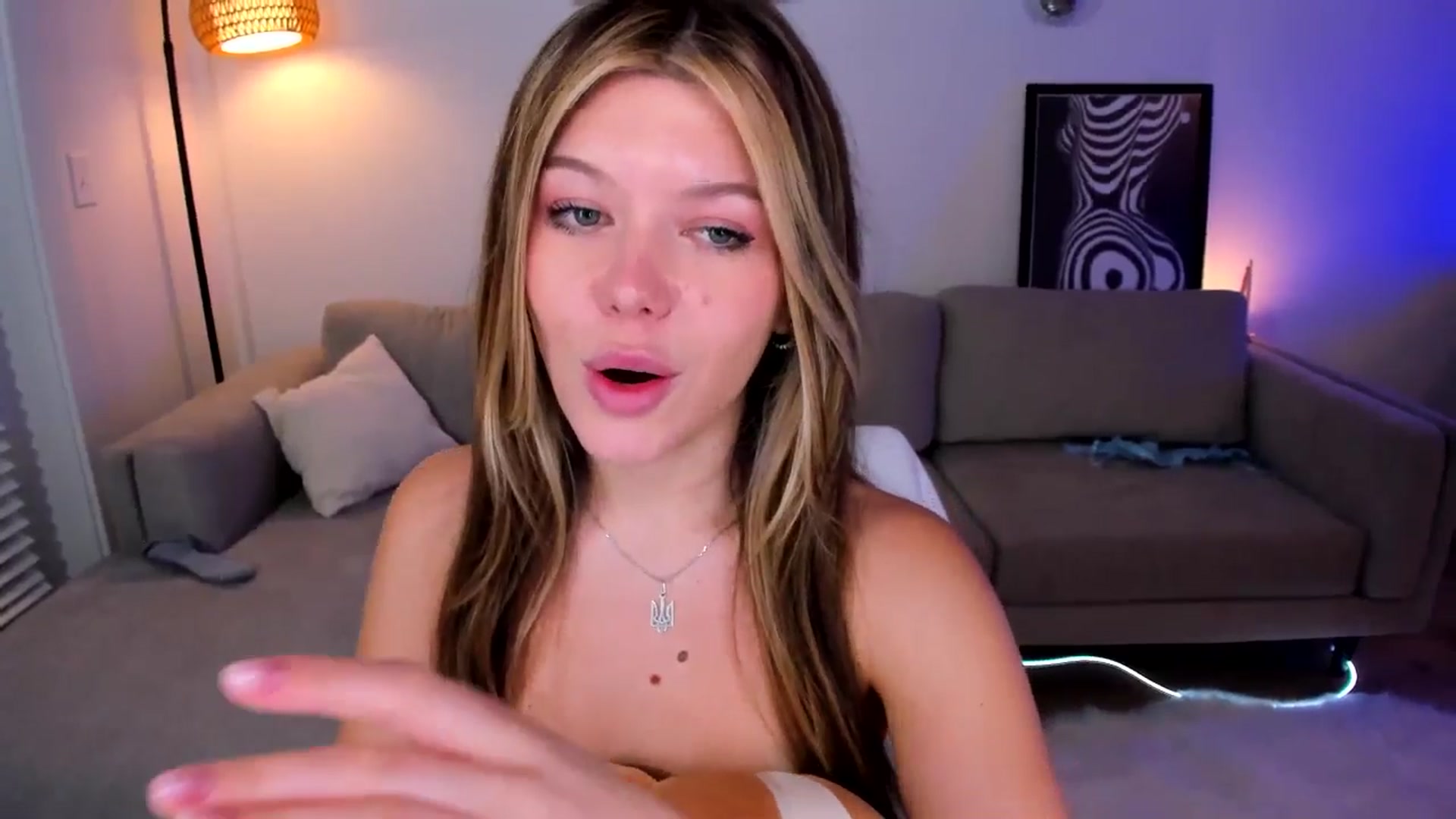 Gallery image thumbnail from Just_Vi's myfreecams stream on, 05/21/2025, 07:35 image 17 of 20